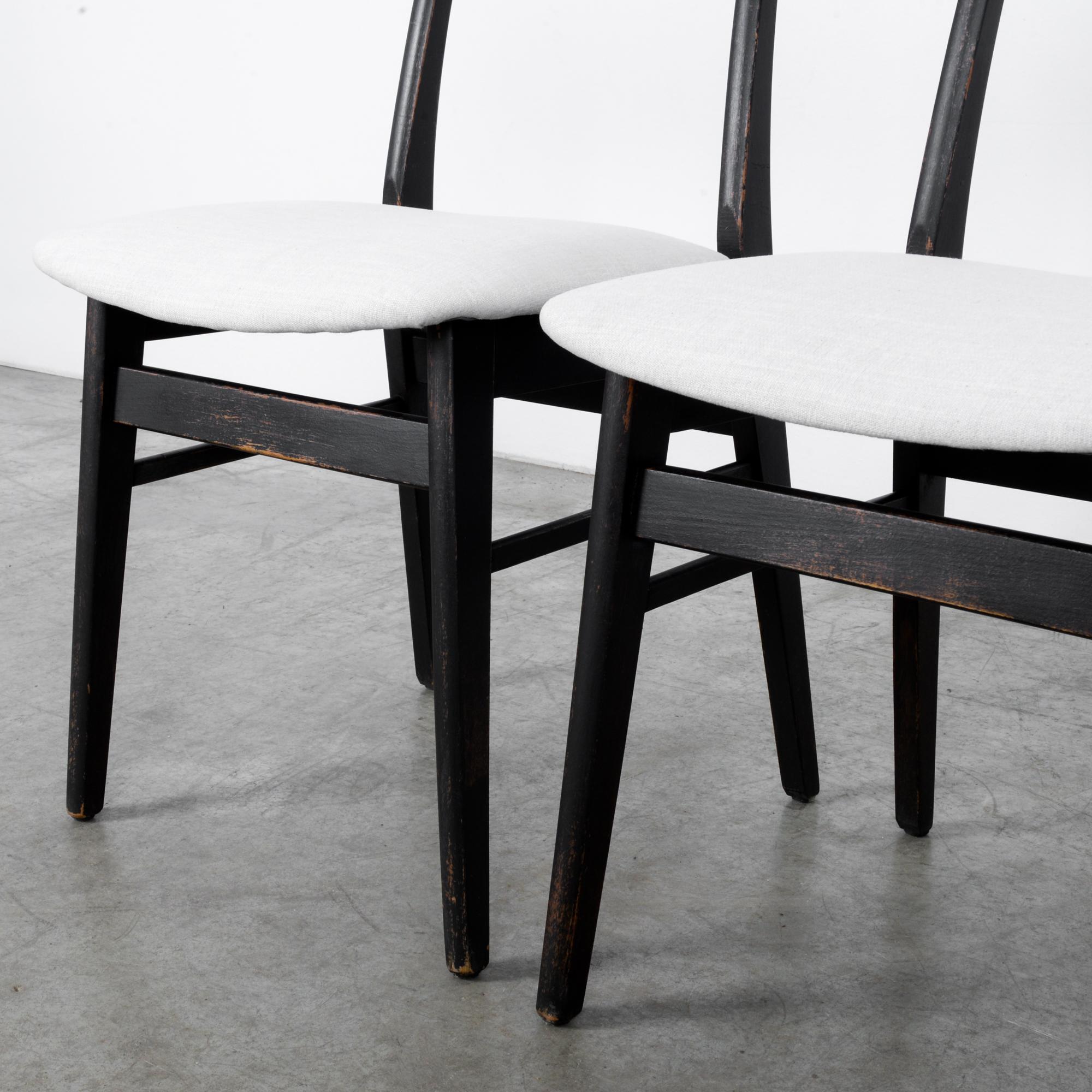 Paire de chaises danoises noires rembourrées des années 1960 3