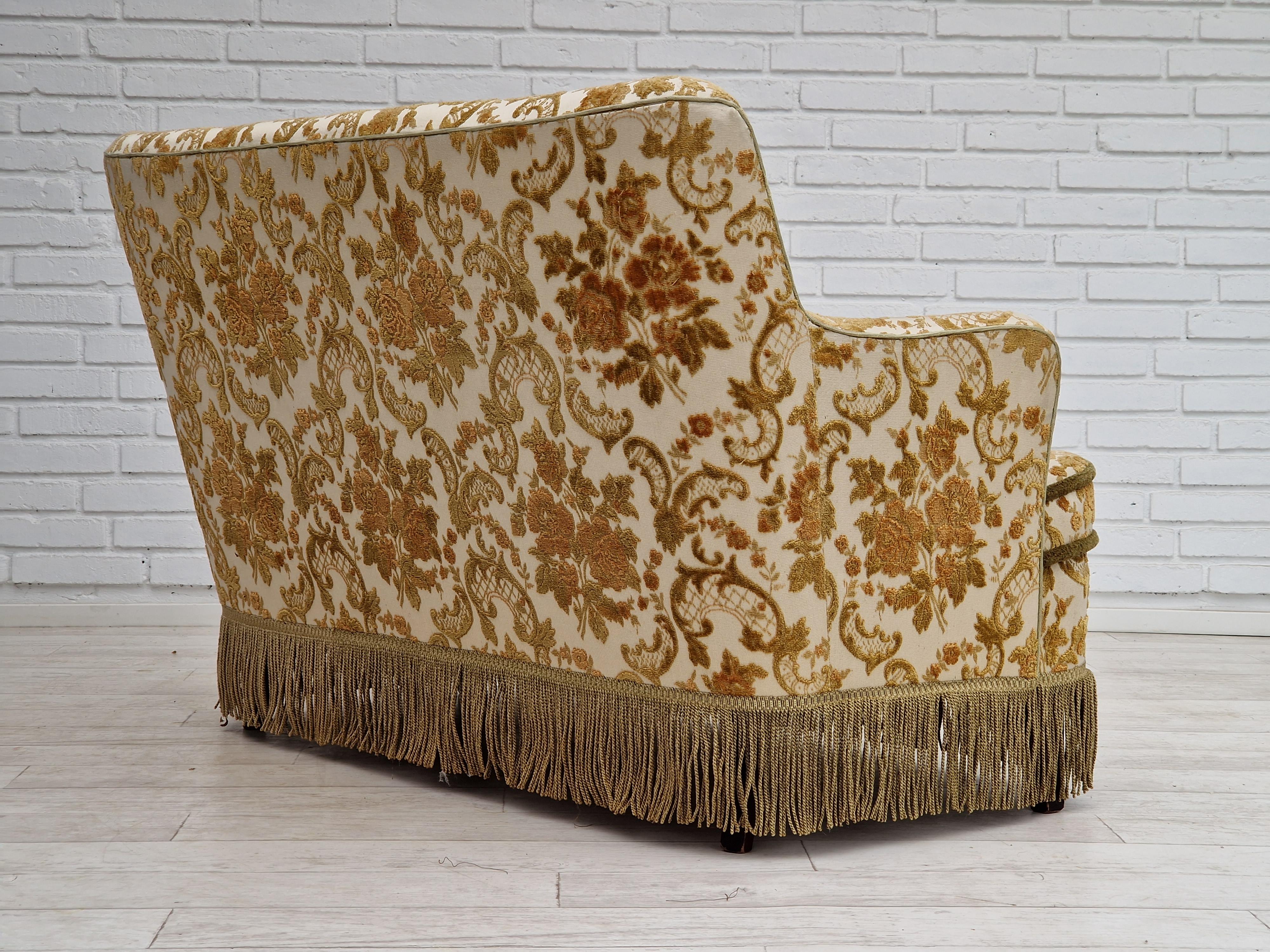 1960s, Danish velour 2 seater sofa, original condition, beech wood. In Good Condition In Tarm, 82
