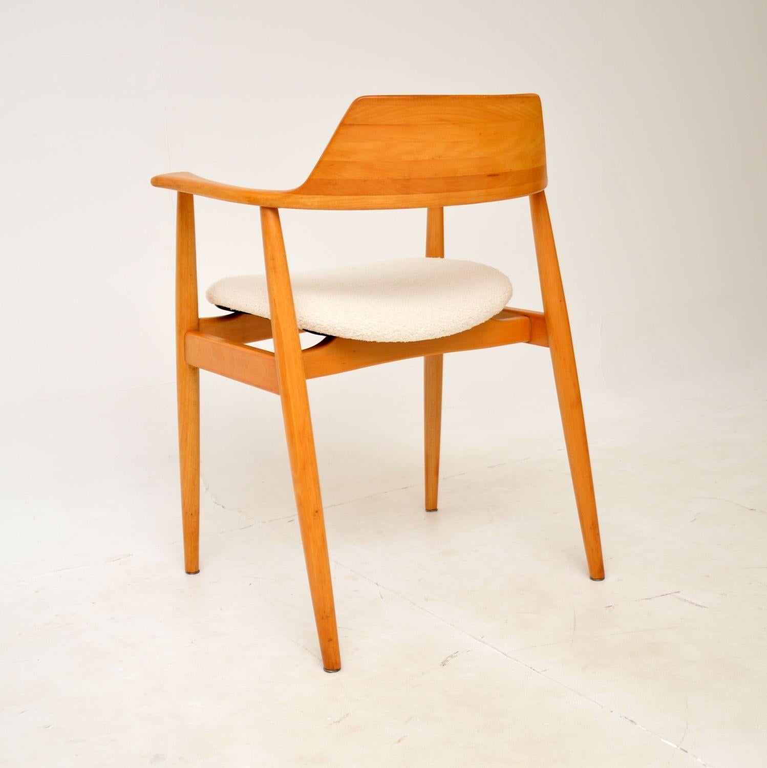 Danois Fauteuil / Chaise de bureau danois en bois de cerisier des années 60 en vente
