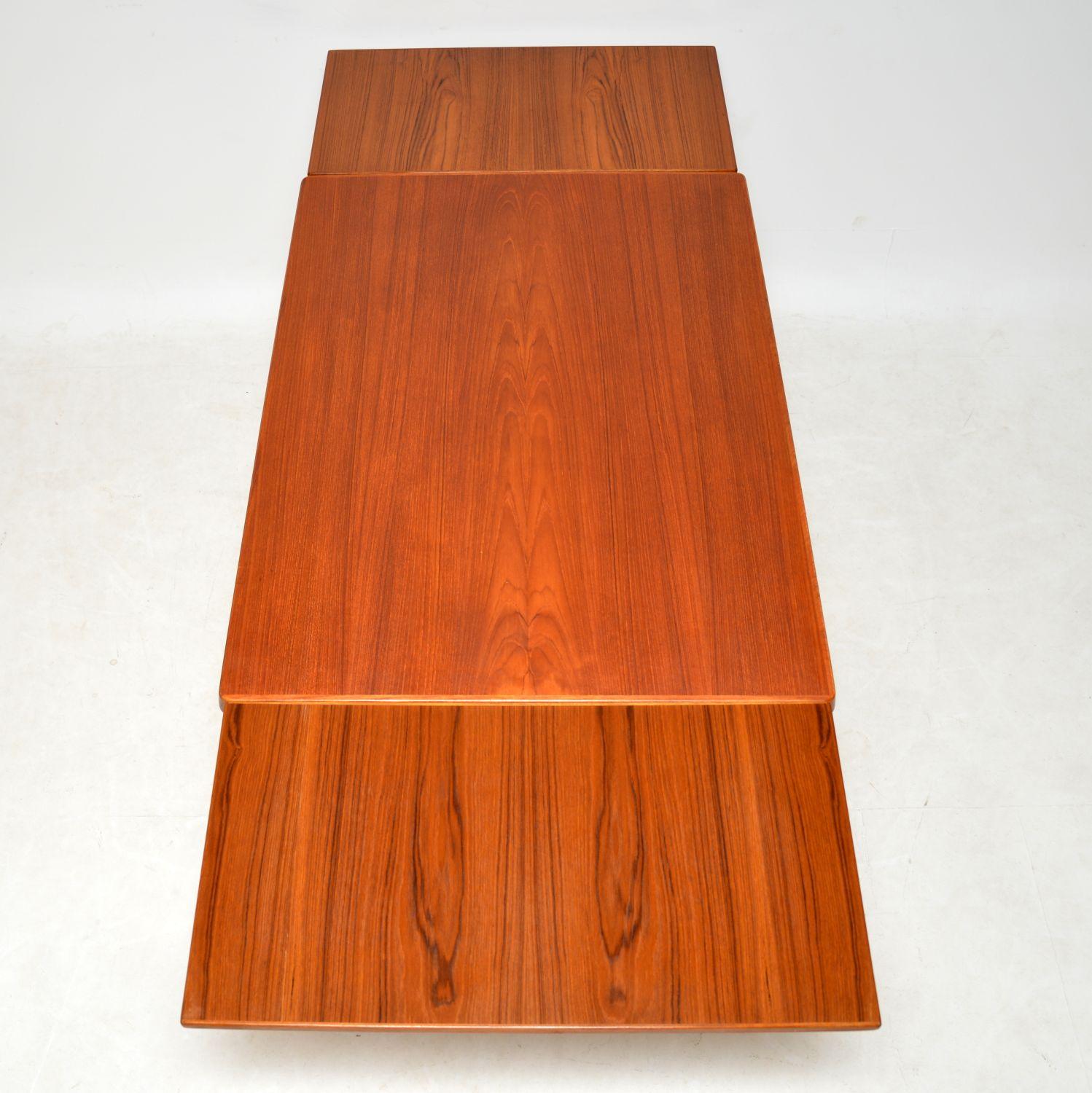 1960s Danish Vintage Dining Table by Henning Kjaernulf In Good Condition In London, GB