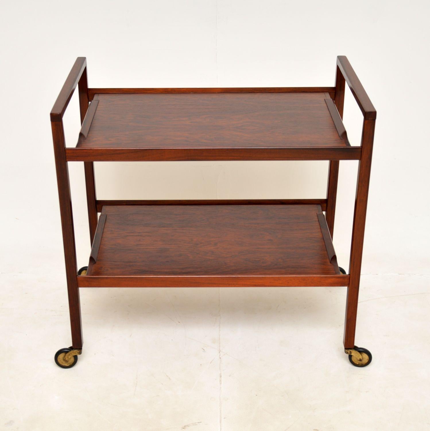 A stylish and extremely well made Danish vintage drinks trolley, dating from the 1960s.

It has a fantastic lines, with beautifully moulded edges, this was likely designed by Kurt Ostervig. The quality is superb, it is nicely finished on all sides