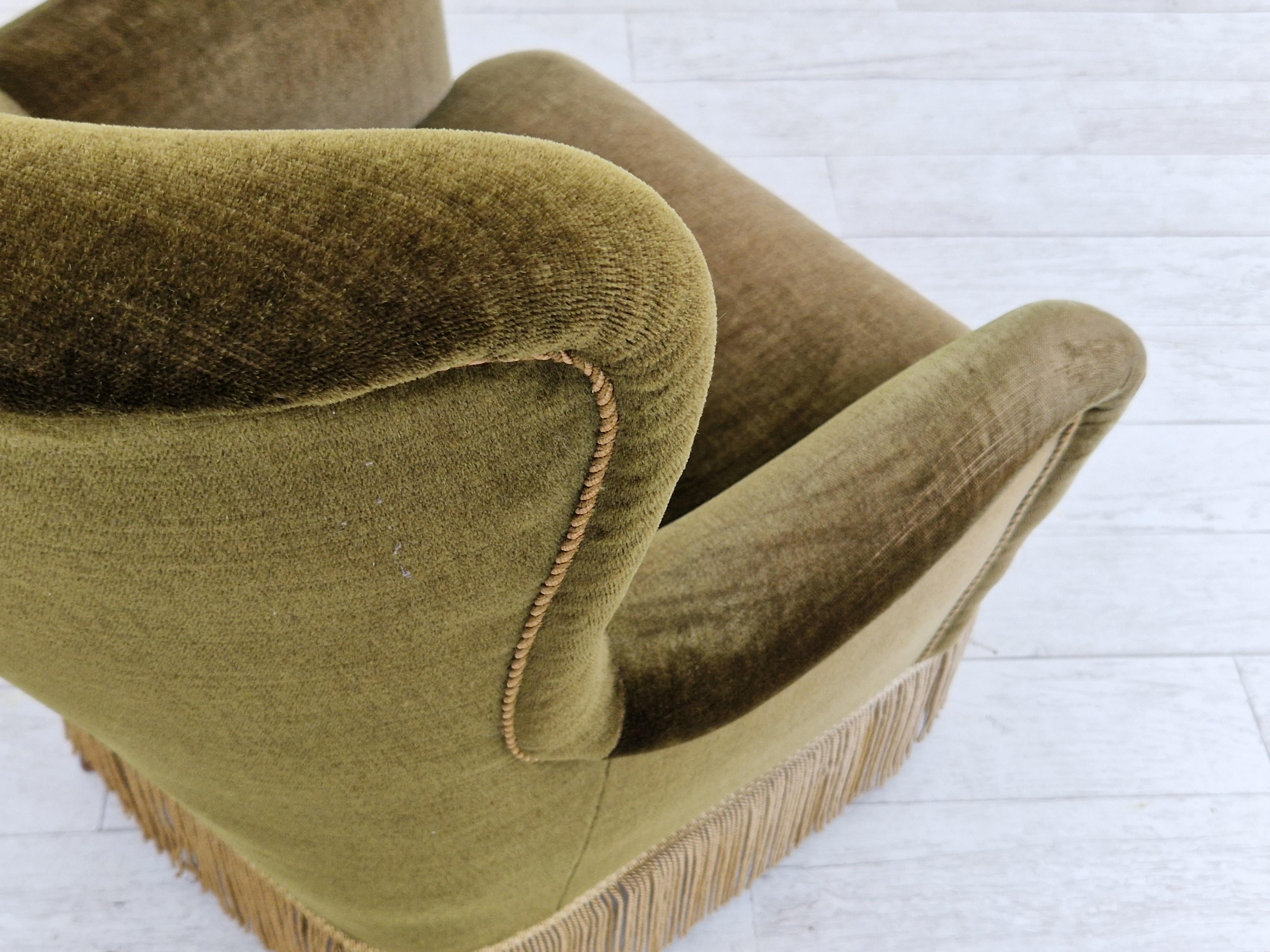 1960s, Danish vintage highback armchair in green velvet, original condition. For Sale 7