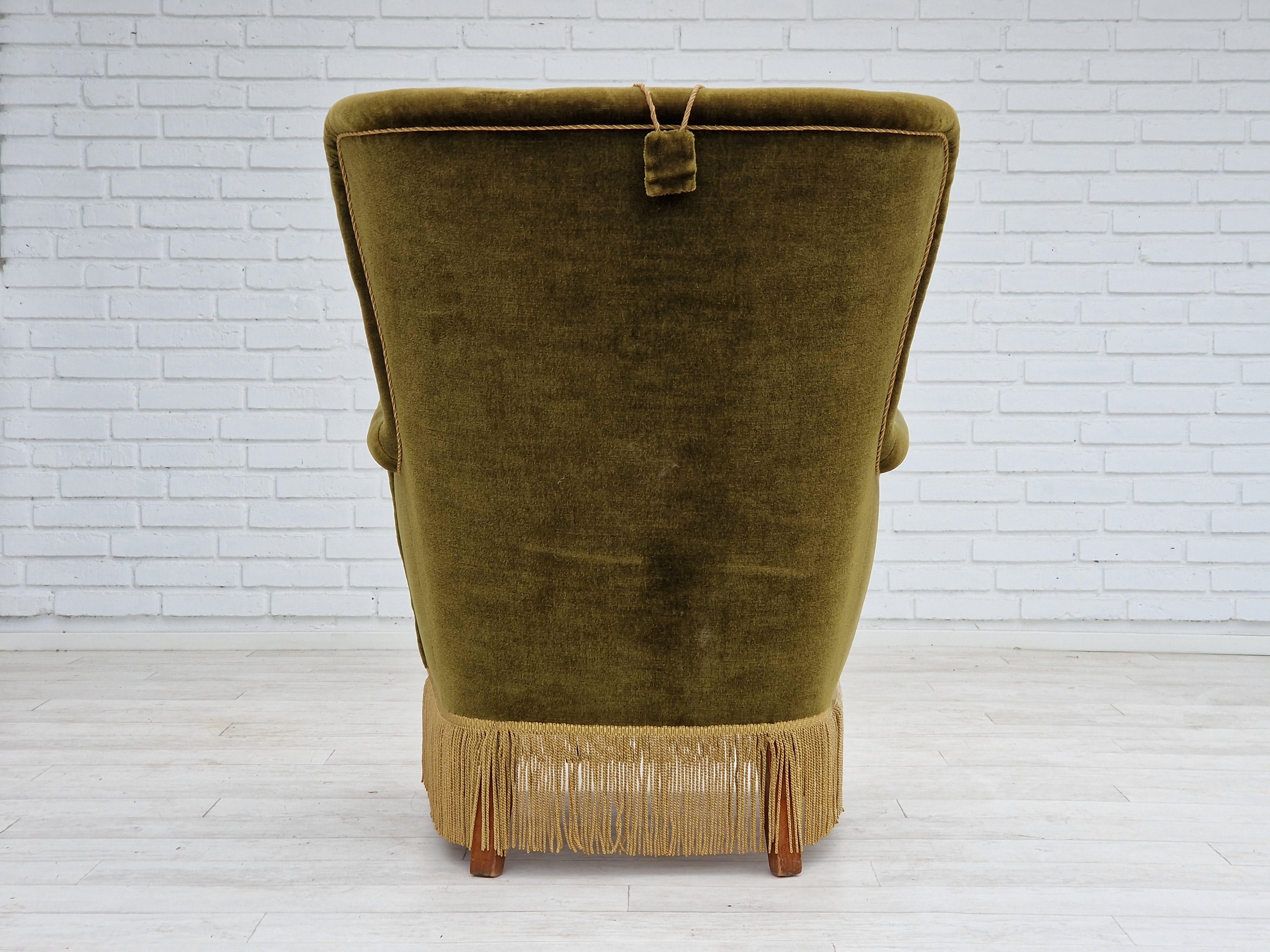 1960s, Danish vintage highback armchair in green velvet, original condition. For Sale 9