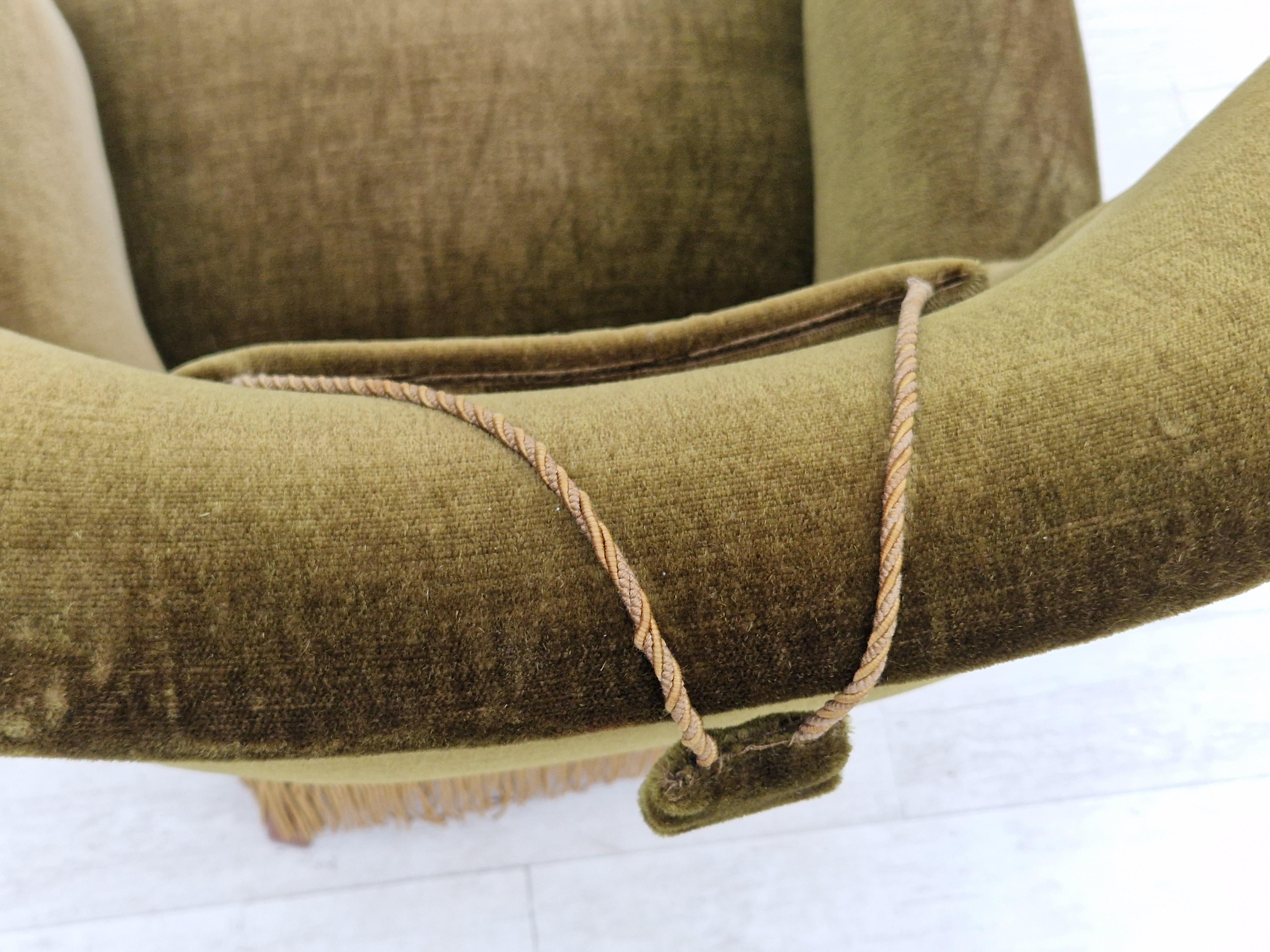 1960s, Danish vintage highback armchair in green velvet, original condition. For Sale 10