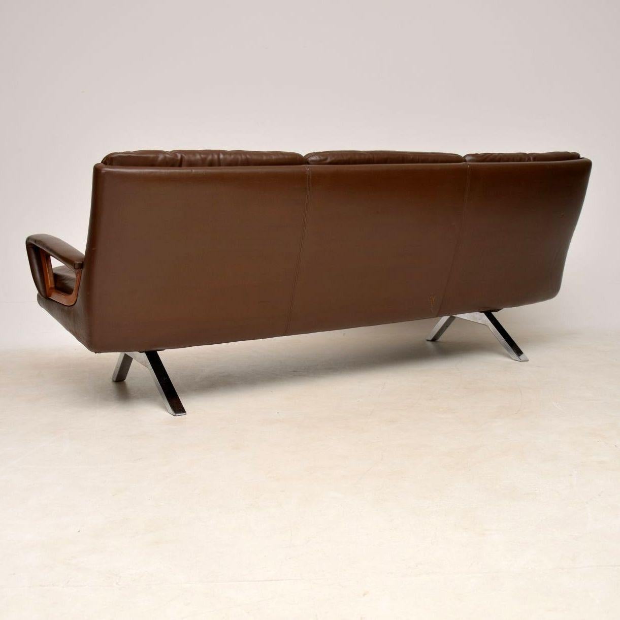 1960er Jahre Dänisch Vintage Leder Teak und Chrom Sofa 2