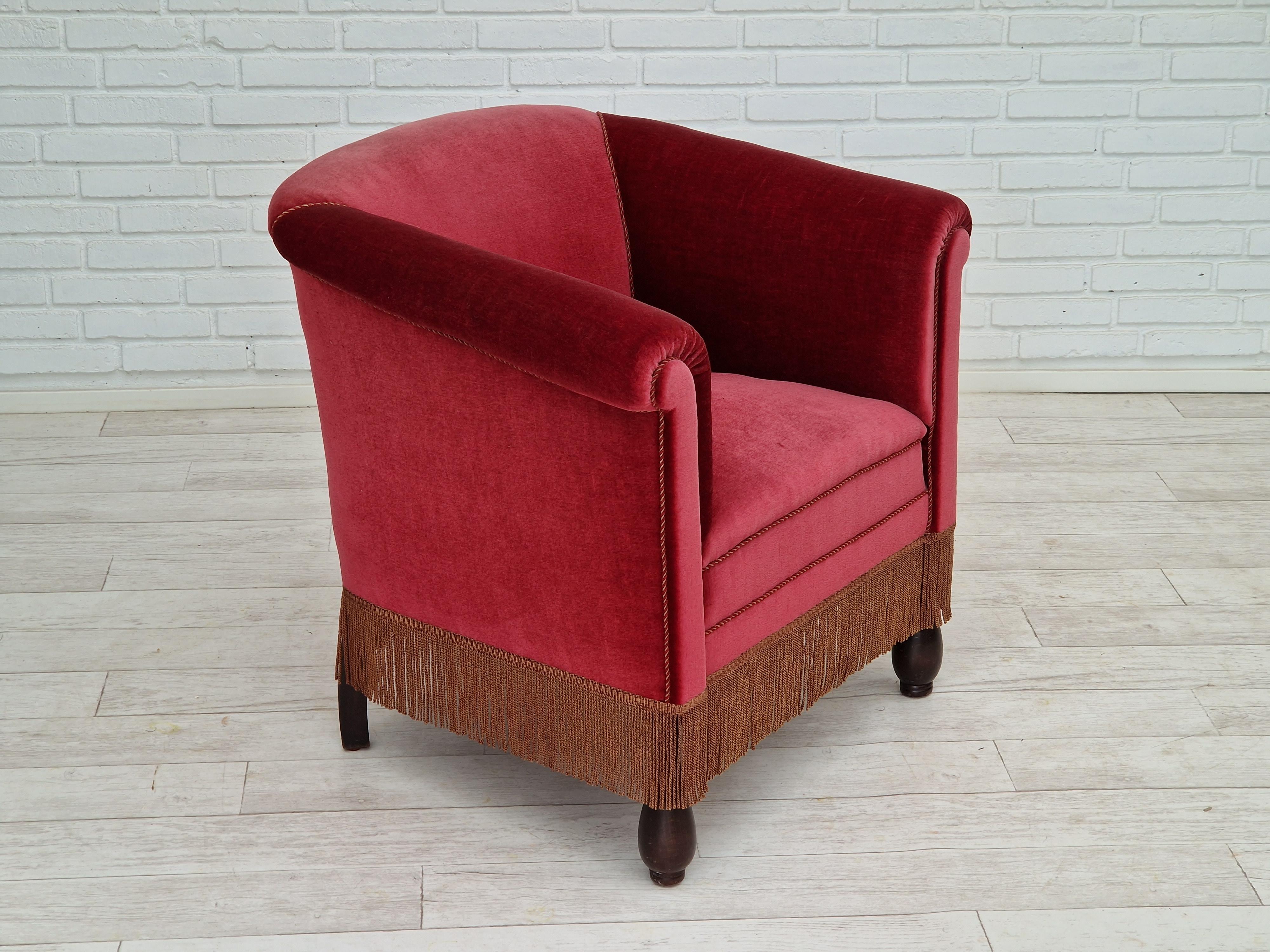 1960s, Danish Vintage Lounge Armchair in Cherry-Red Velvet In Good Condition In Tarm, 82