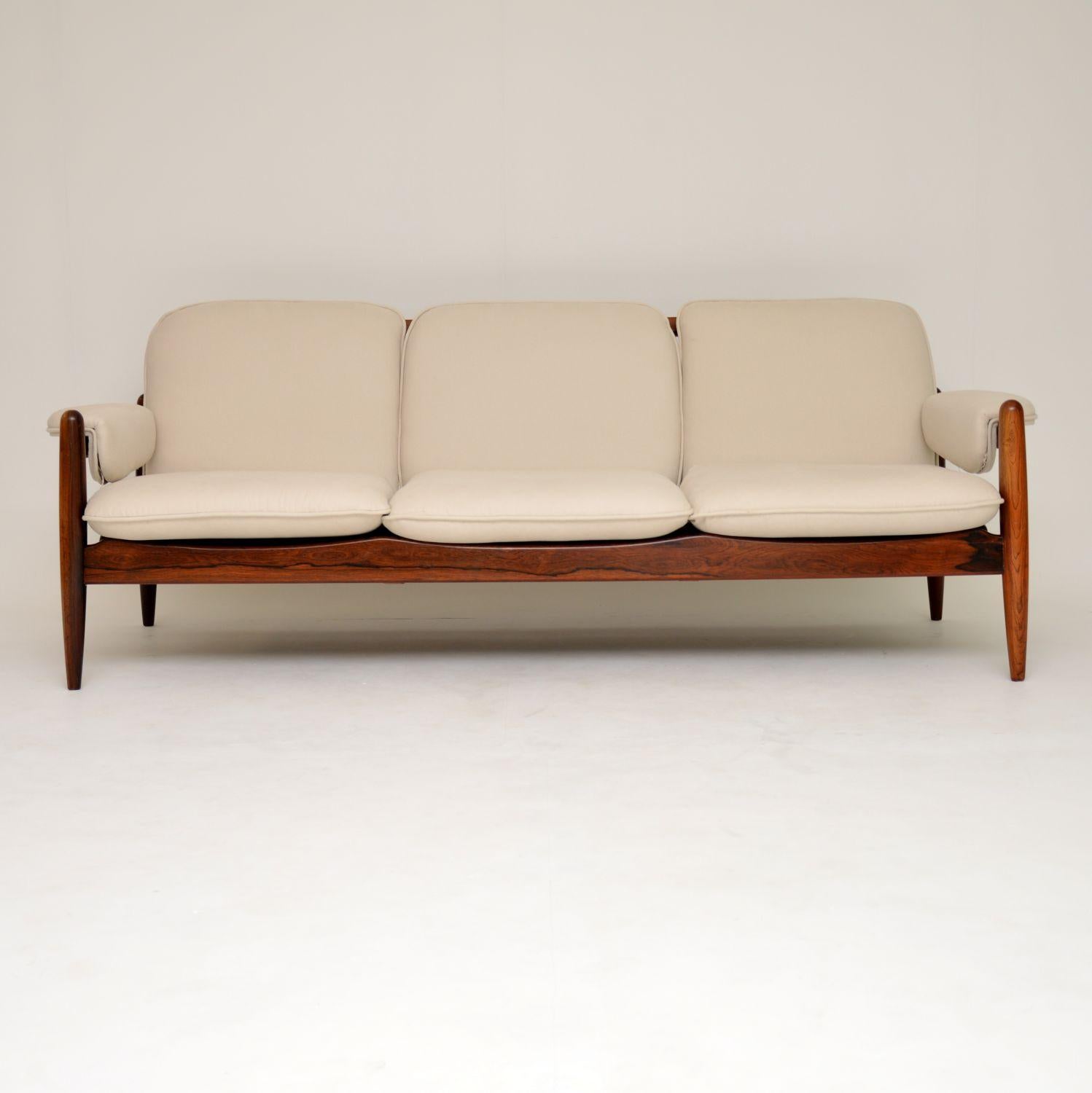 A stunning and top quality Danish vintage sofa, this dates from the 1960s. It is of superb quality, with a gorgeous design and beautiful wood grain patterns throughout. It’s very comfortable, and is in great condition for its age. We have had this