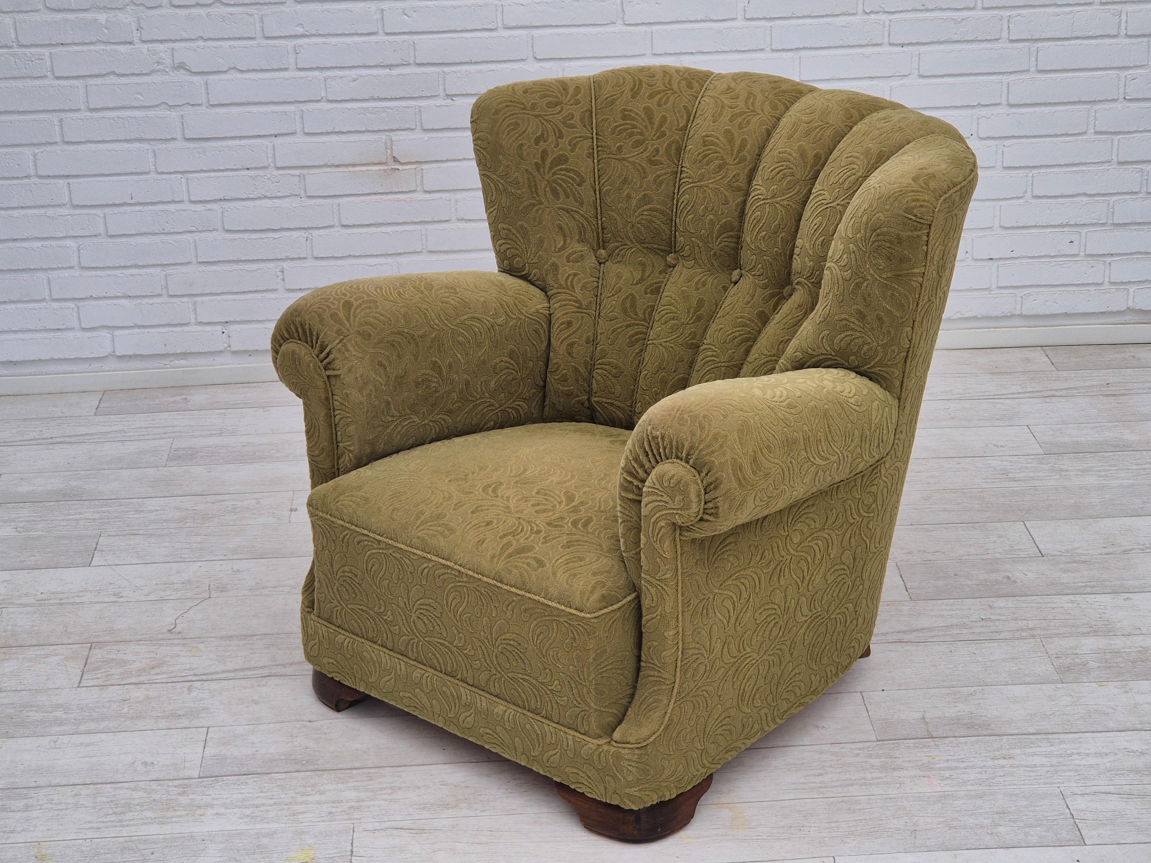 1960s, Danish vintage relax armchair, furniture cotton/wool, beech wood. For Sale 7