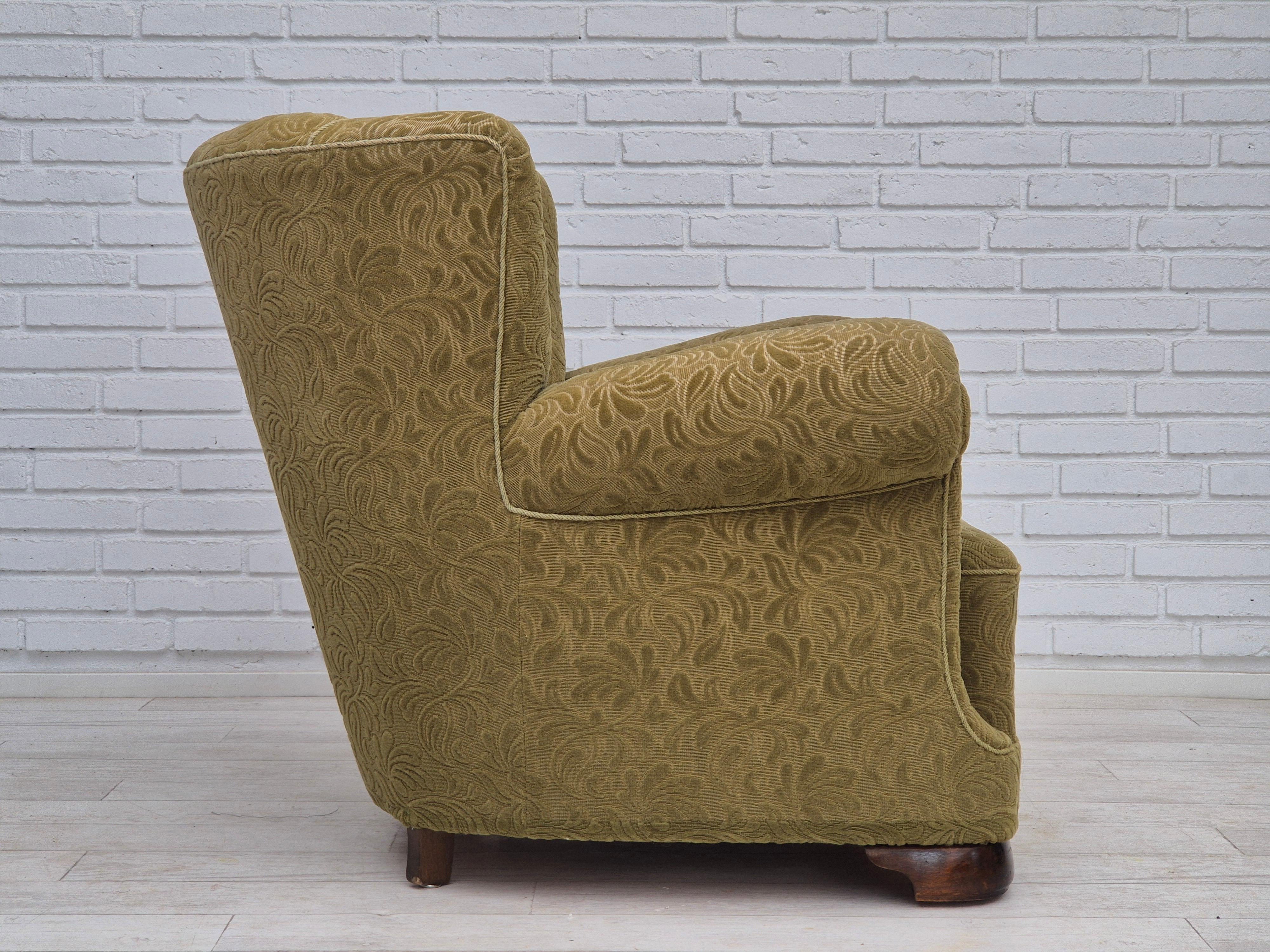 1960s, Danish vintage relax armchair, furniture cotton/wool, beech wood. In Good Condition For Sale In Tarm, 82