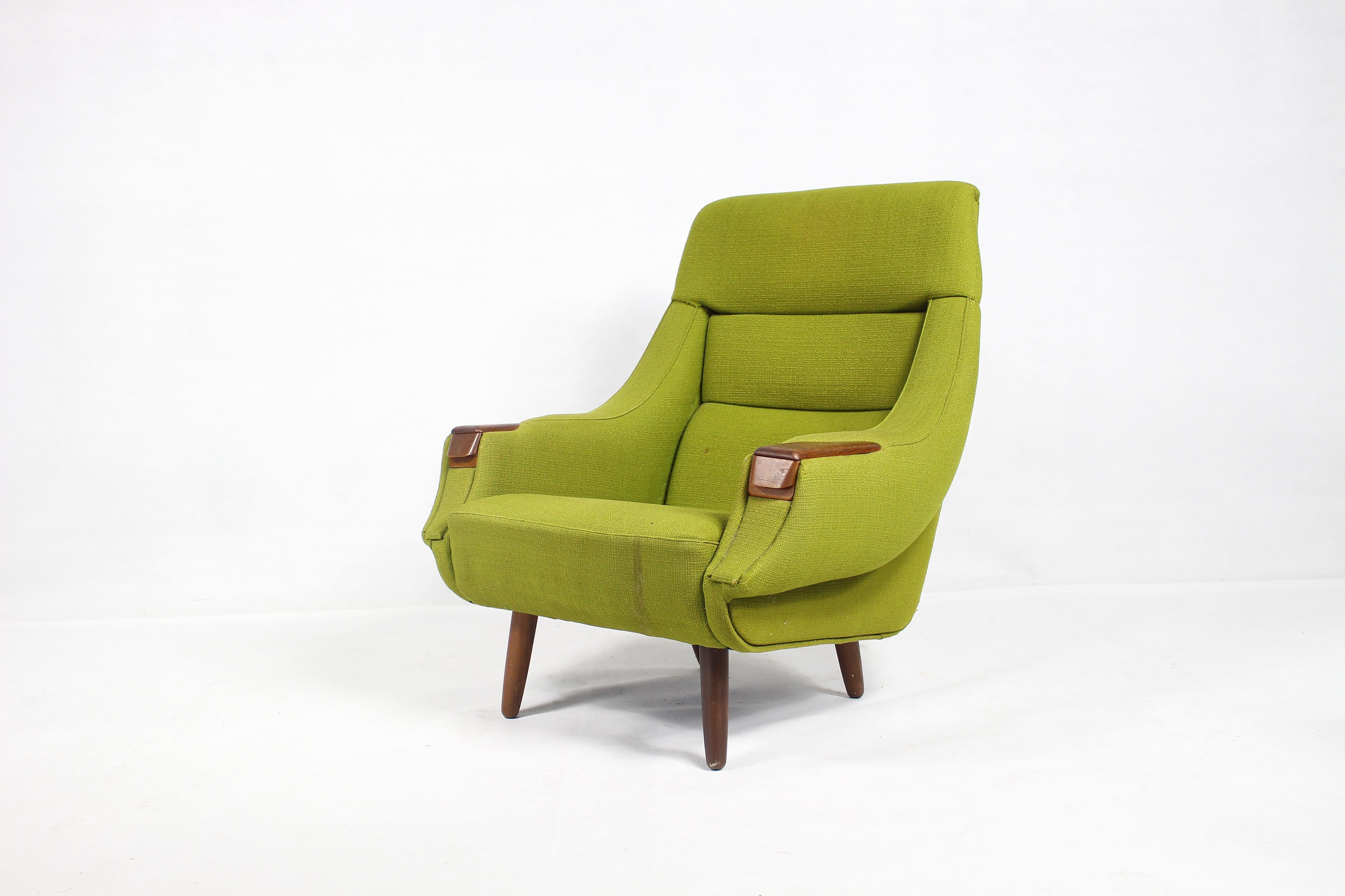 1960s Danish Vintage Rosewood Lounge Chair by H.W.Klein In Good Condition For Sale In ŚWINOUJŚCIE, 32