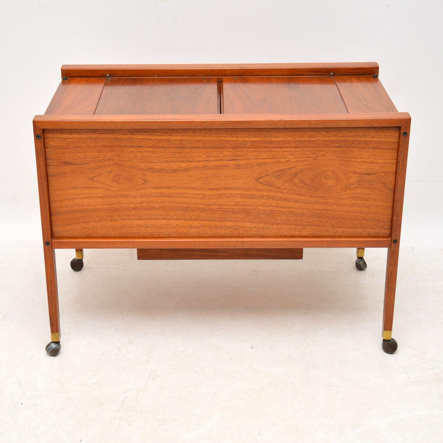 1960s Danish Vintage Teak Bar Cart / Drinks Trolley 1