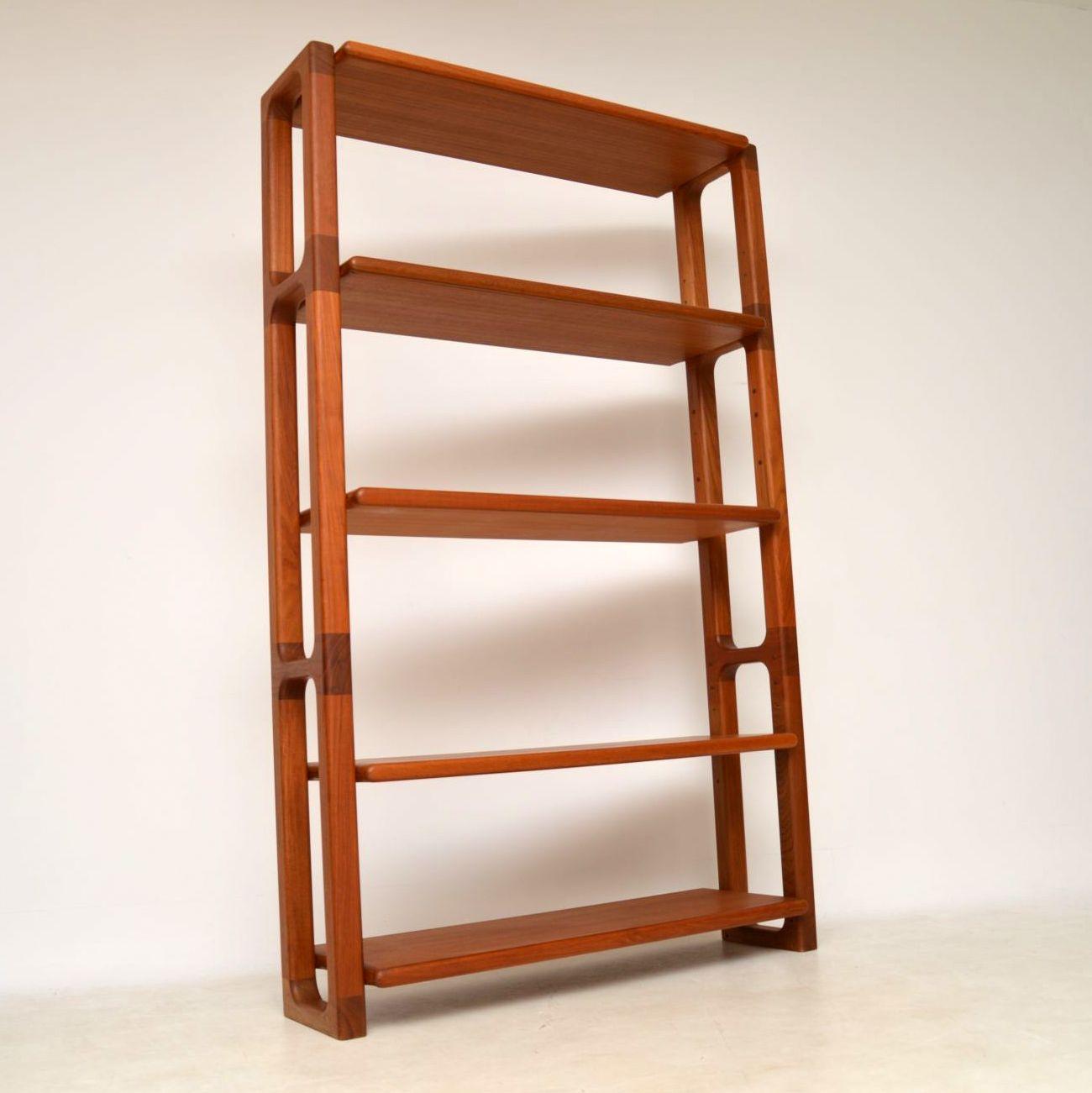 A smart, very large and extremely well made vintage bookcase in teak, this was made in Denmark by Dyrlund, it dates from the 1960s-1970s. The quality is amazing, and it’s in great condition for its age. This can be dismantled and flat packed, the