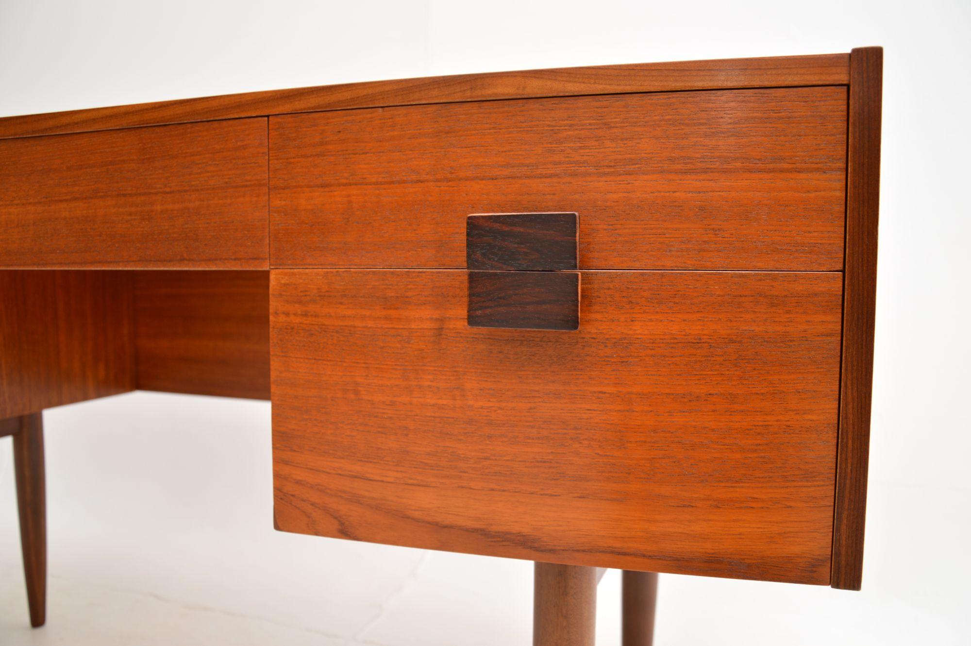 Bureau danois vintage en teck de Kofod Larsen, années 1960 3