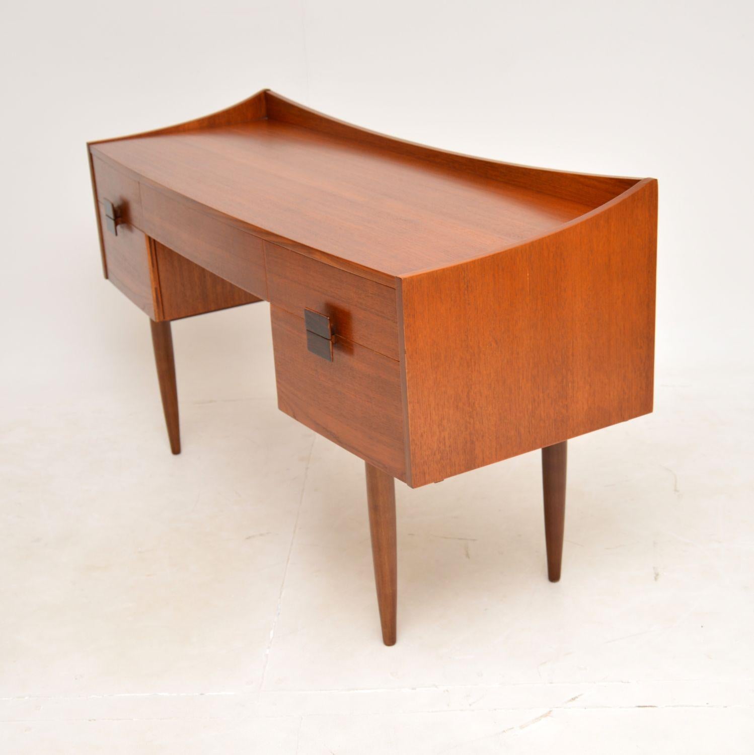 Danois Bureau danois vintage en teck de Kofod Larsen, années 1960