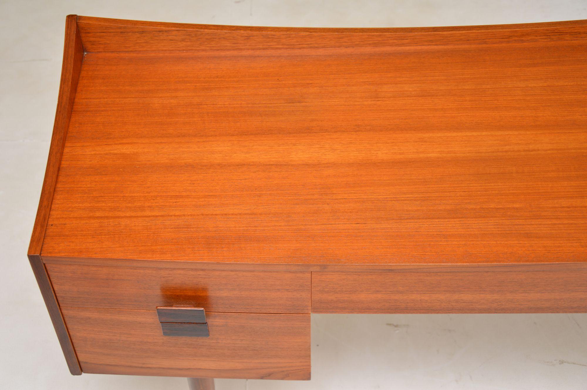 Teck Bureau danois vintage en teck de Kofod Larsen, années 1960