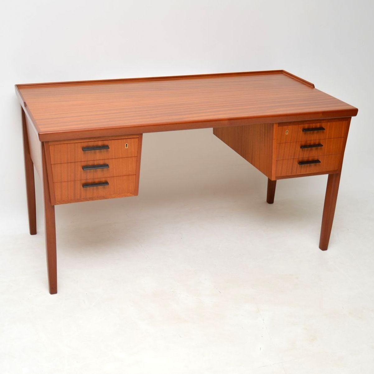 A beautifully designed desk, this was made in Denmark in the 1960s. The wood is beautiful but it’s to tell exactly what it is, it looks a bit like teak, but could also be a type of satin mahogany. Either way the grain patterns are lovely, the design