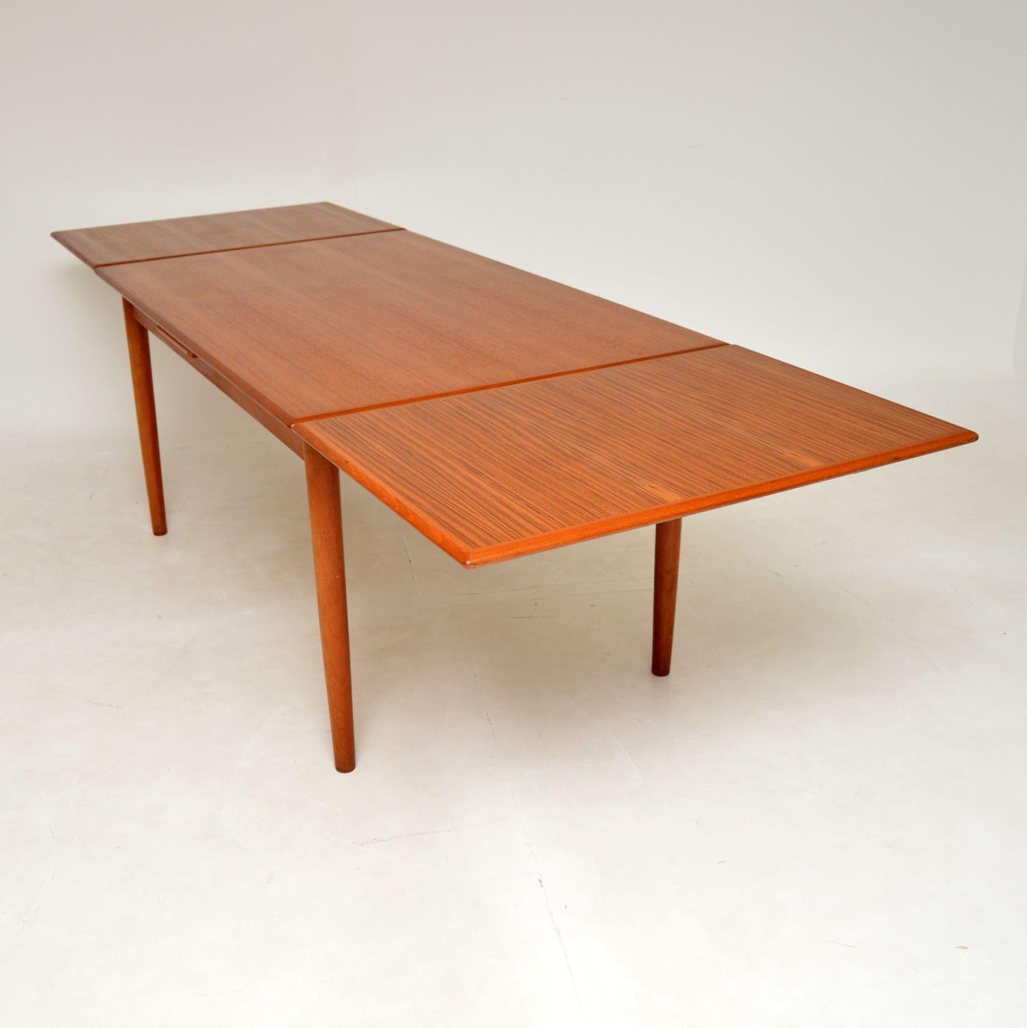1960's Danish Vintage Teak Dining Table In Good Condition In London, GB
