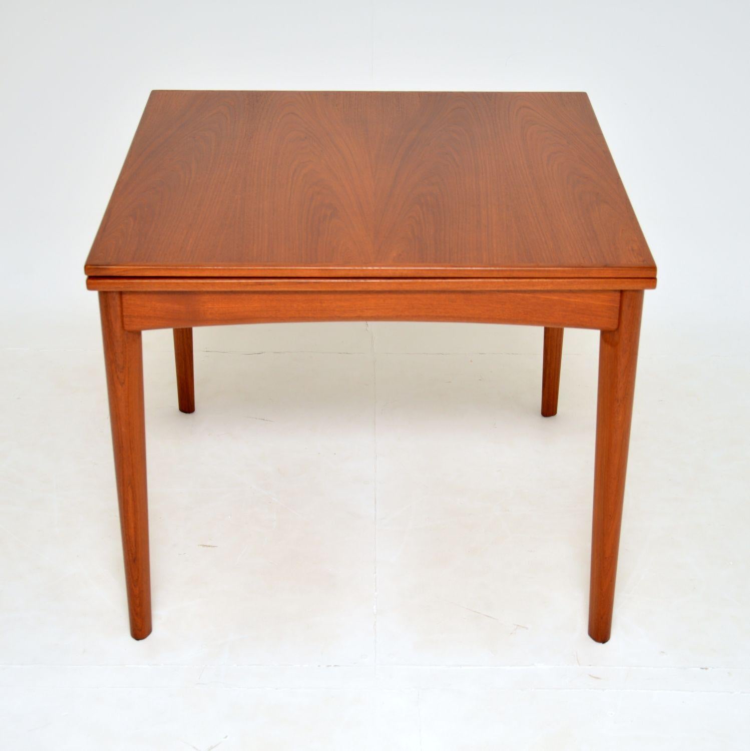 1960's Danish Vintage Teak Extending Dining Table In Good Condition In London, GB