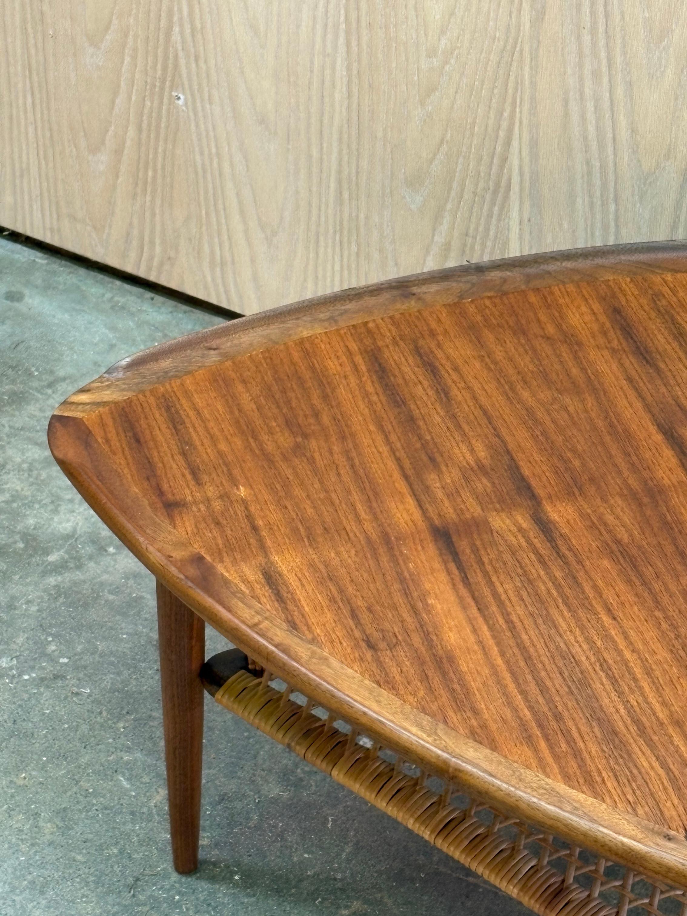 1960s Danish Walnut Coffee Table by Selig Excellent état - En vente à Victoria, BC