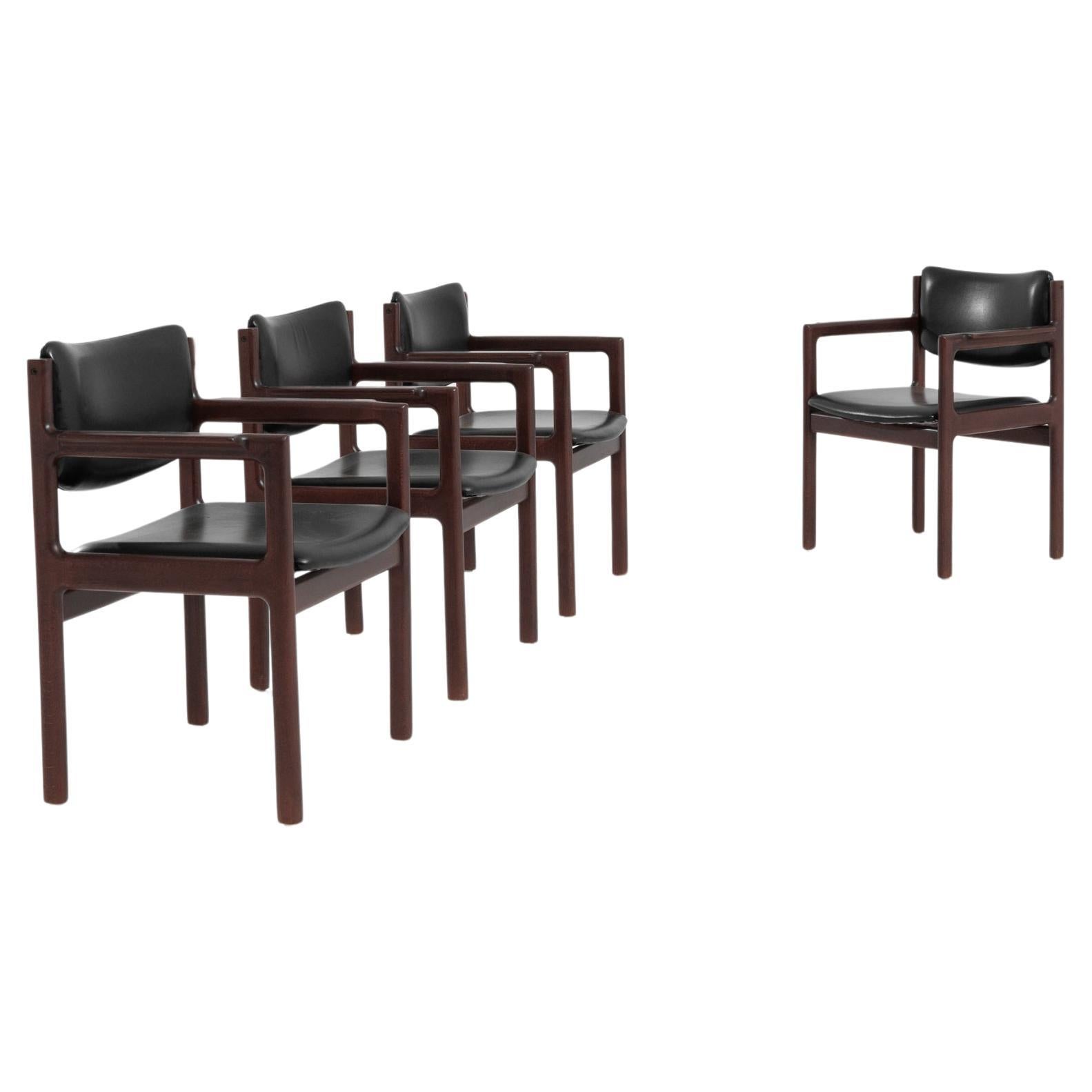 Juego de 4 sillones daneses de madera de los años 60 con asientos y respaldos de cuero