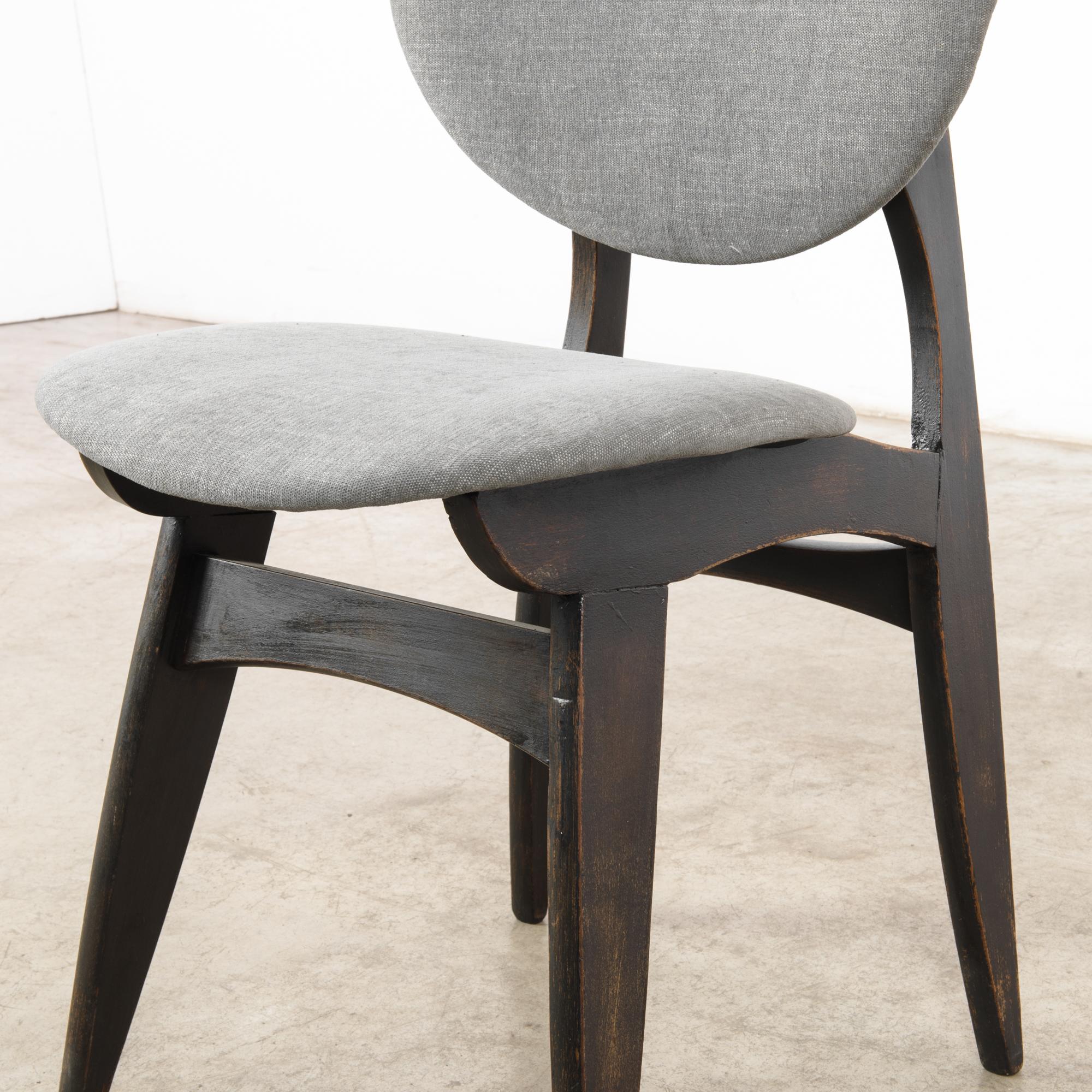1960er Jahre Dänischer Holzstuhl mit gepolstertem Sitz und Rückenlehne im Angebot 5