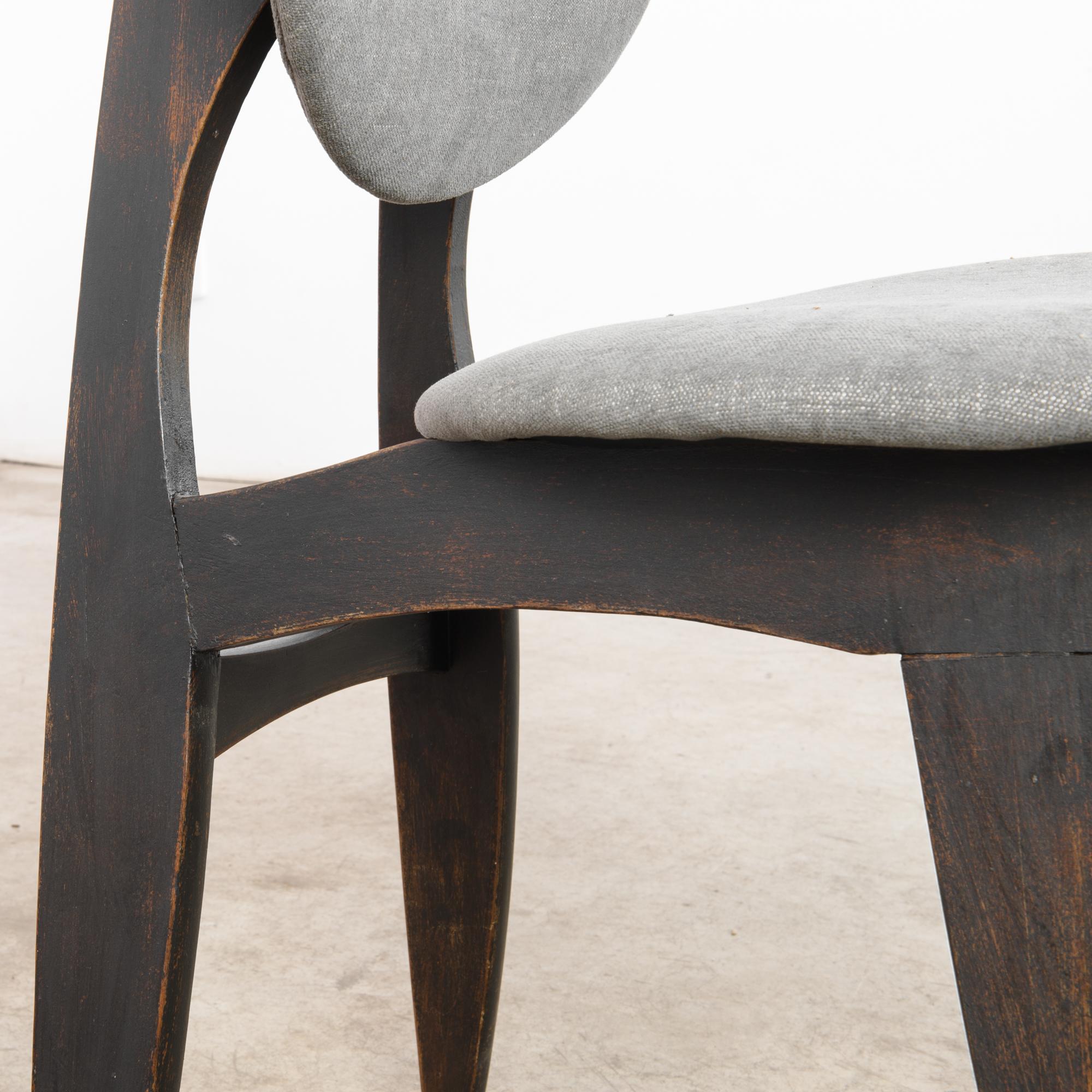 1960er Jahre Dänischer Holzstuhl mit gepolstertem Sitz und Rückenlehne im Angebot 7