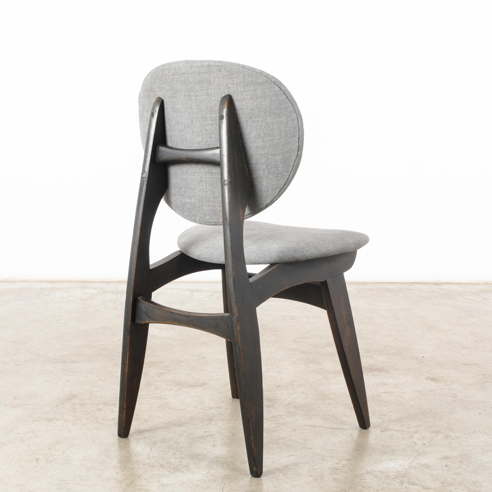 1960er Jahre Dänischer Holzstuhl mit gepolstertem Sitz und Rückenlehne (Polster) im Angebot