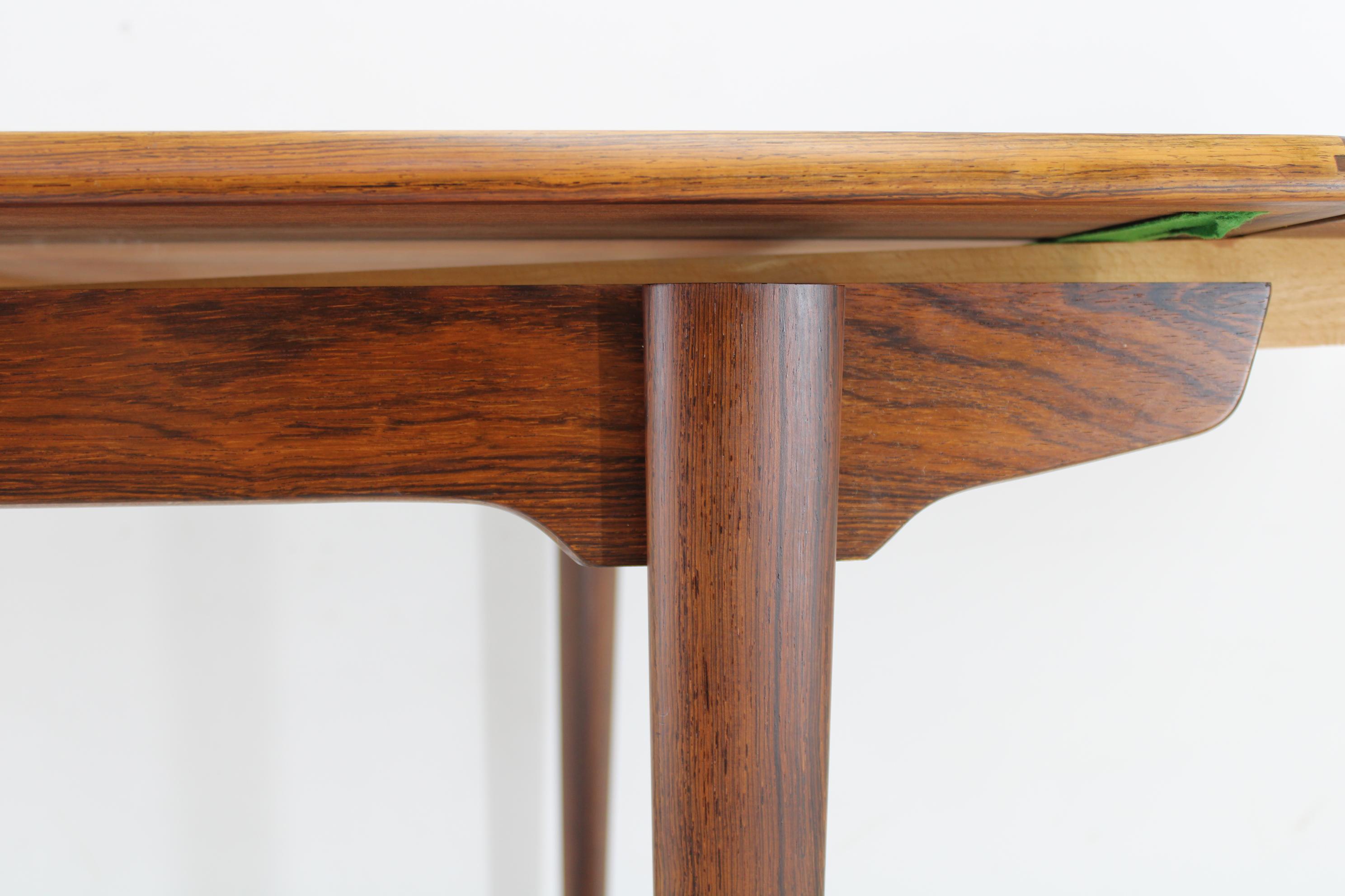 Table de salle à manger danoise à rallonge des années 1960 en vente 7
