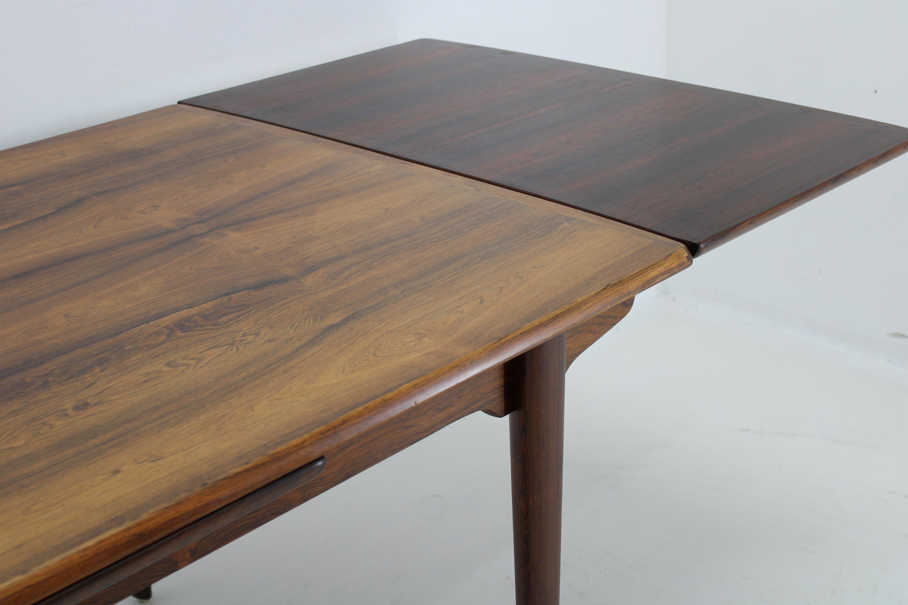 Table de salle à manger danoise à rallonge des années 1960 en vente 10