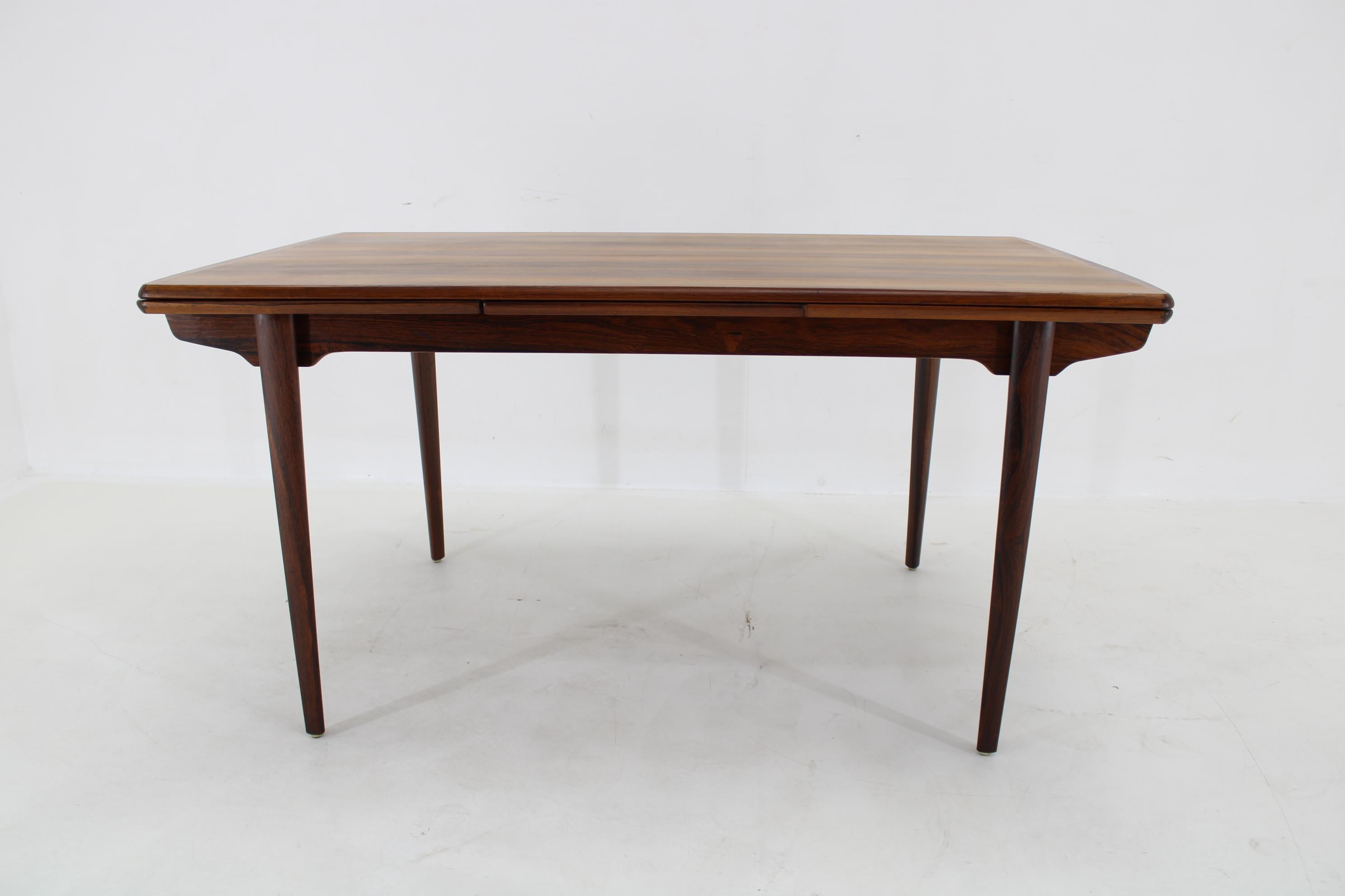 Mid-Century Modern Table de salle à manger danoise à rallonge des années 1960 en vente