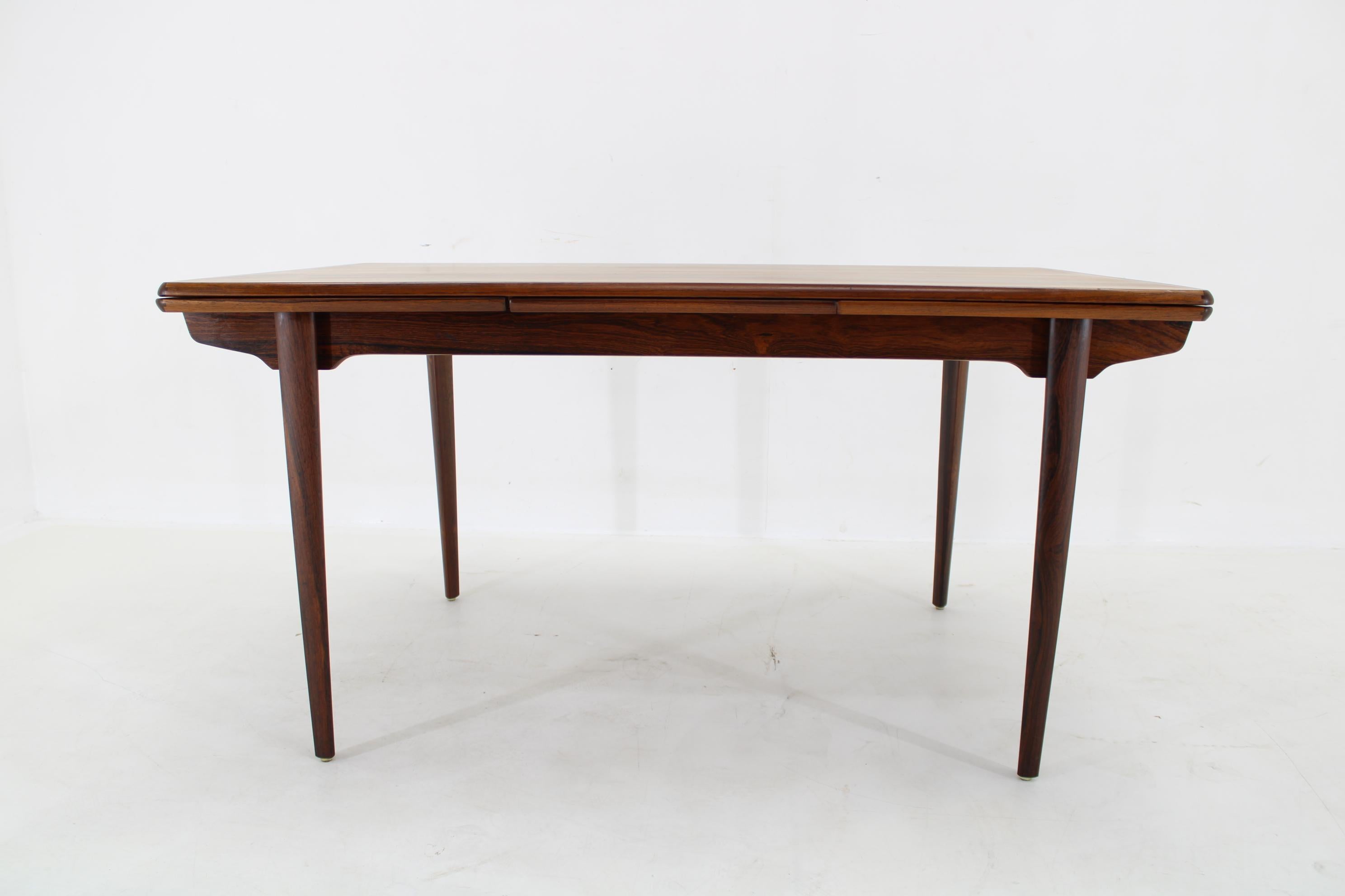 Danois Table de salle à manger danoise à rallonge des années 1960 en vente