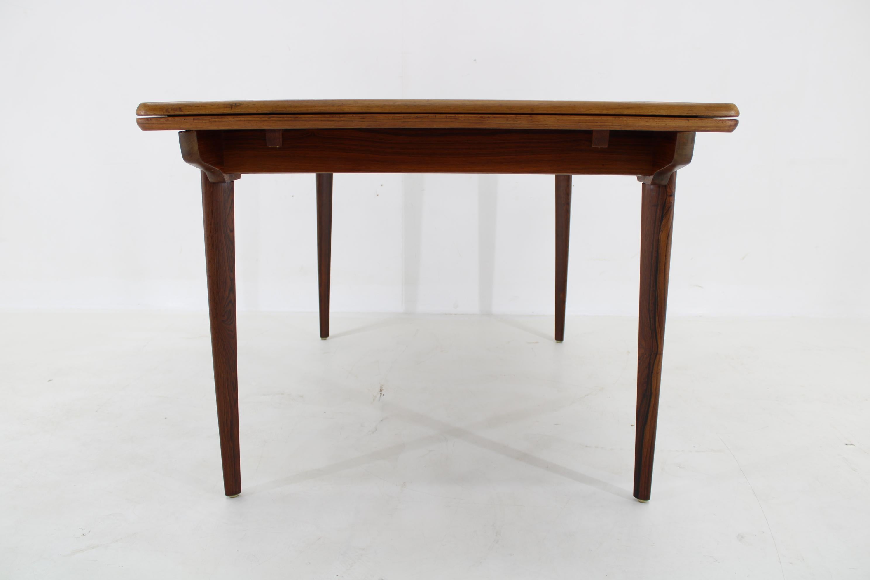 20ième siècle Table de salle à manger danoise à rallonge des années 1960 en vente