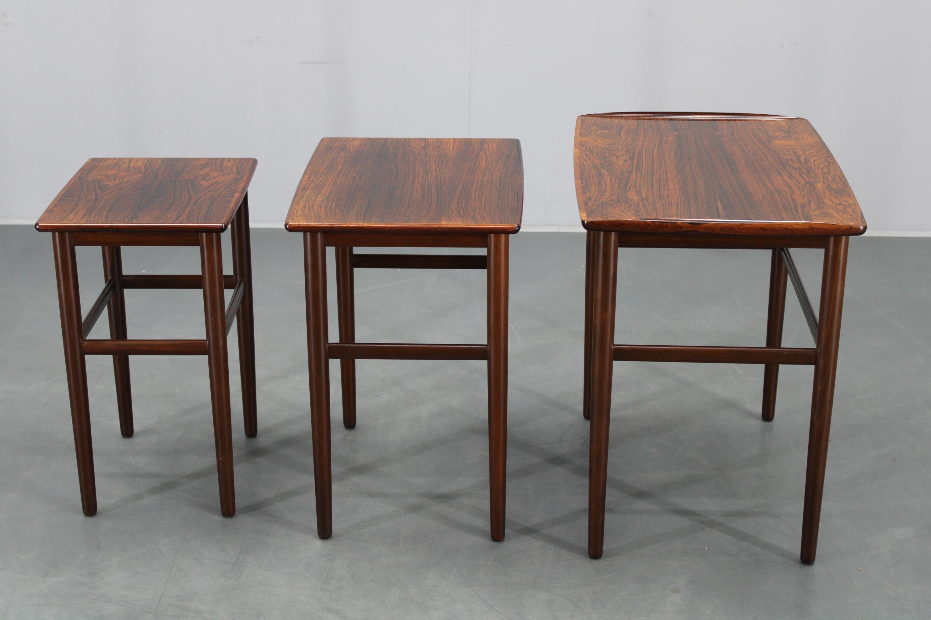 Tables gigognes danoises en bois des années 1960 en vente 3