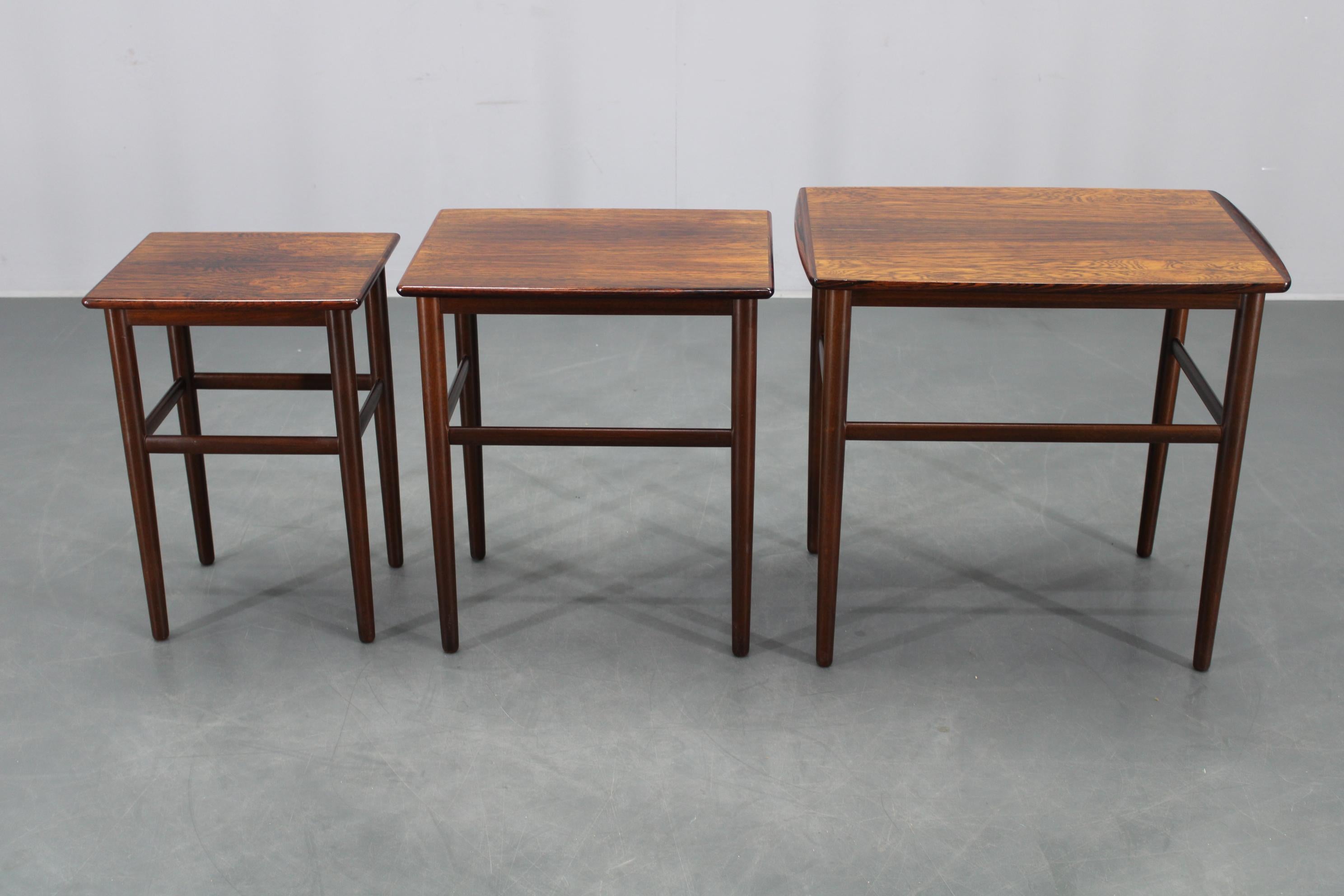 Tables gigognes danoises en bois des années 1960 en vente 4