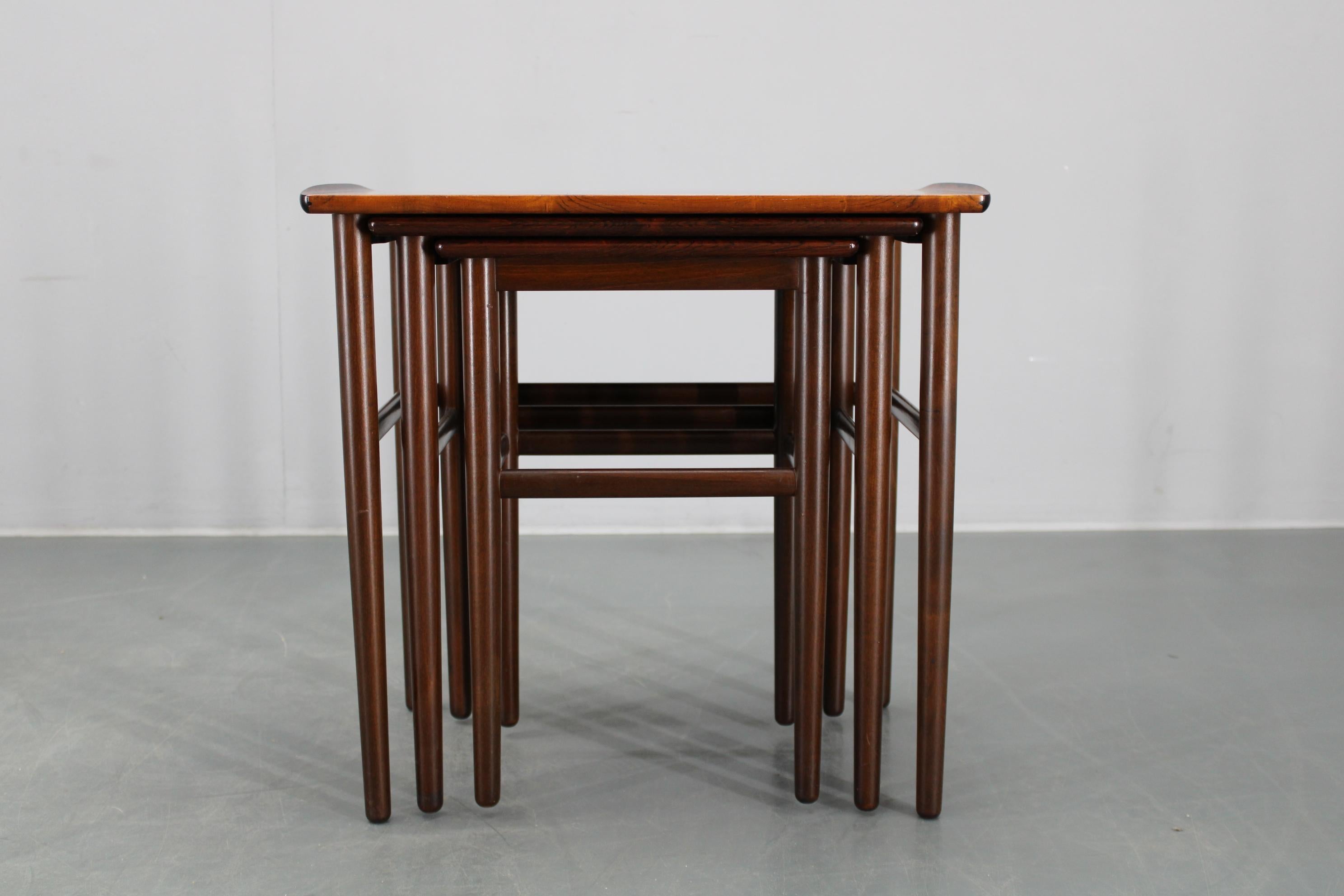 Tables gigognes danoises en bois des années 1960 en vente 5