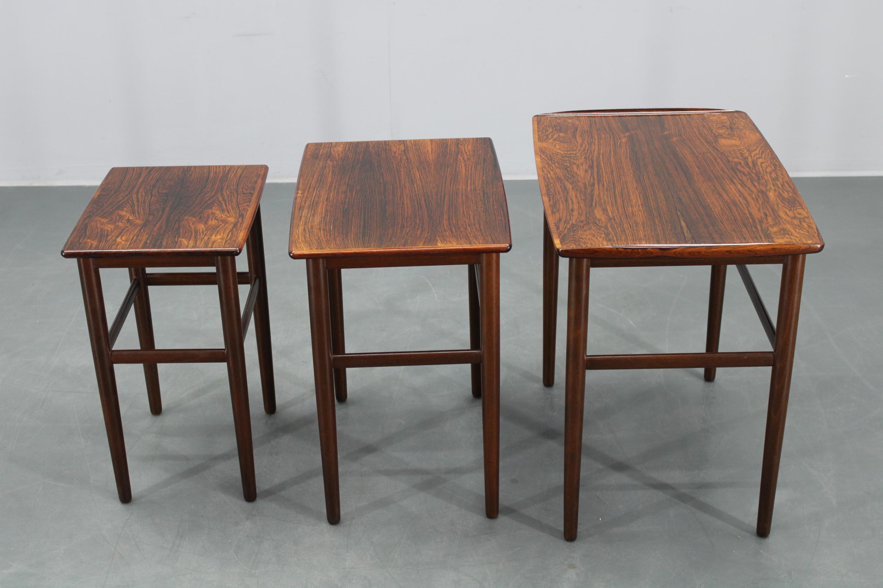 Danois Tables gigognes danoises en bois des années 1960 en vente