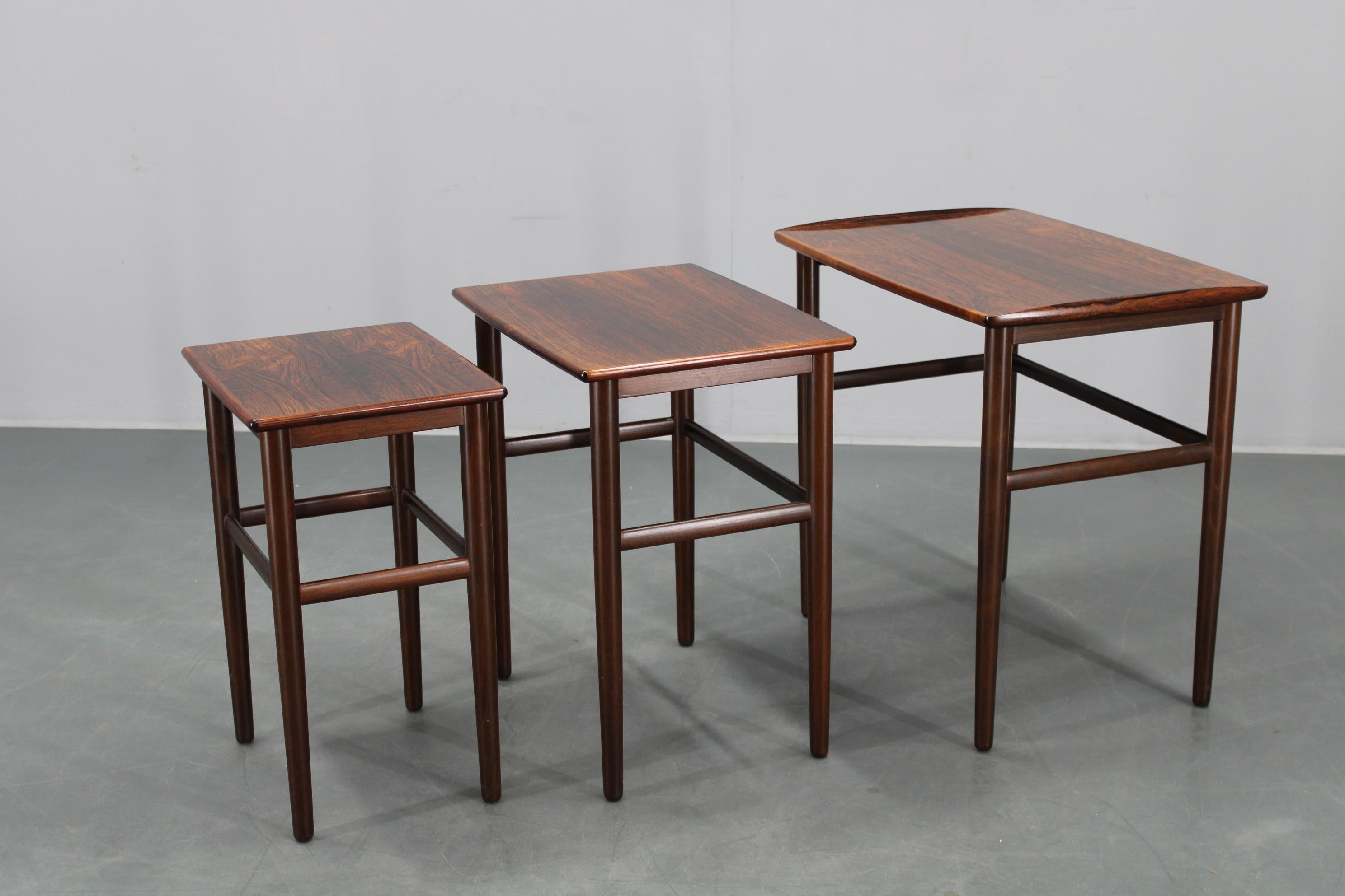 Tables gigognes danoises en bois des années 1960 en vente 2
