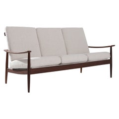Divano danese in legno del 1960