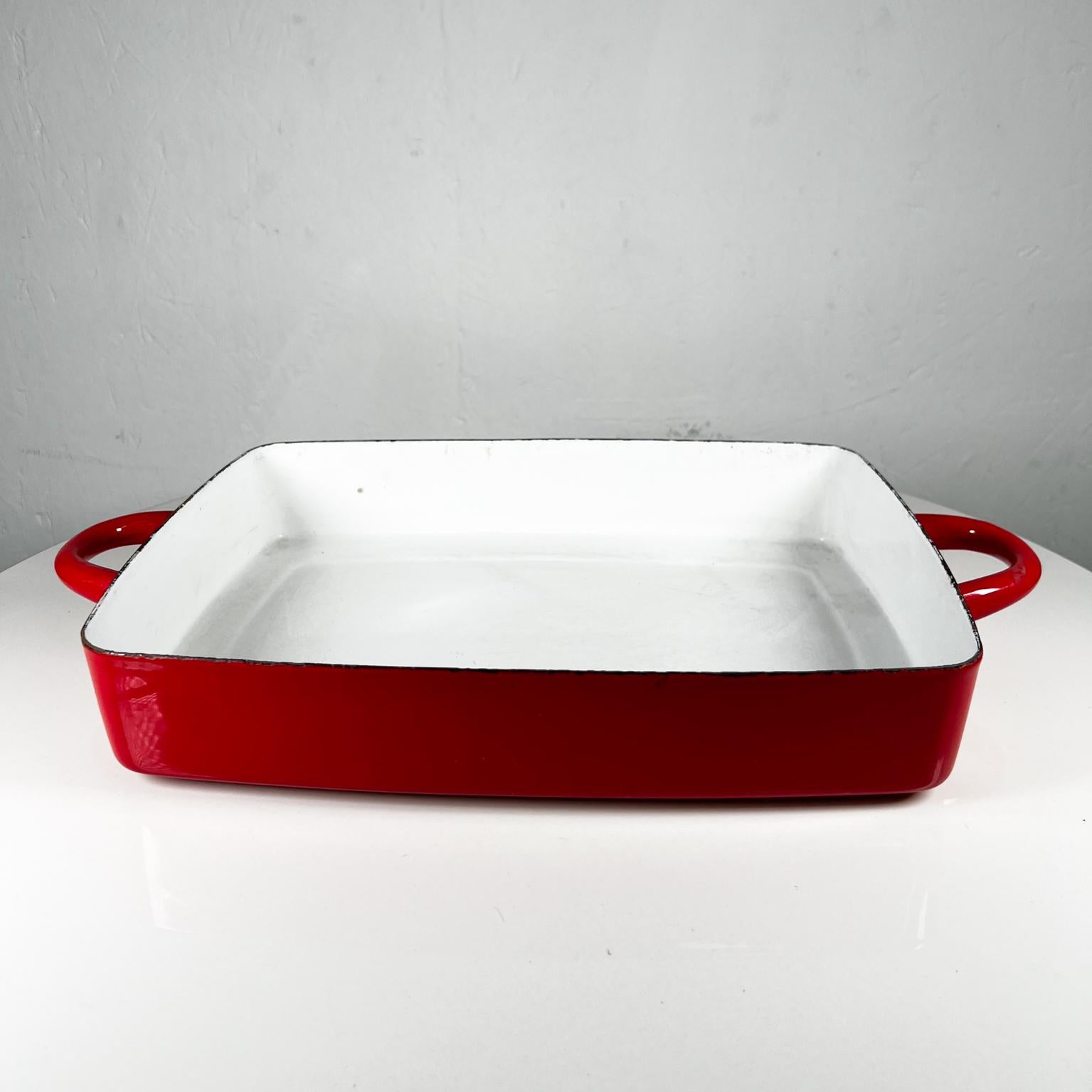 1960s Dansk International Indonesia Baking Dish Red Enamelware Casserole
Vintage Dansk Baking Pan Red and White
9.88 depth x 16.5 width x 2.13 tall
No Lid. Original vintage condition
Not new. Wear present around the edges.
Stamp from the maker