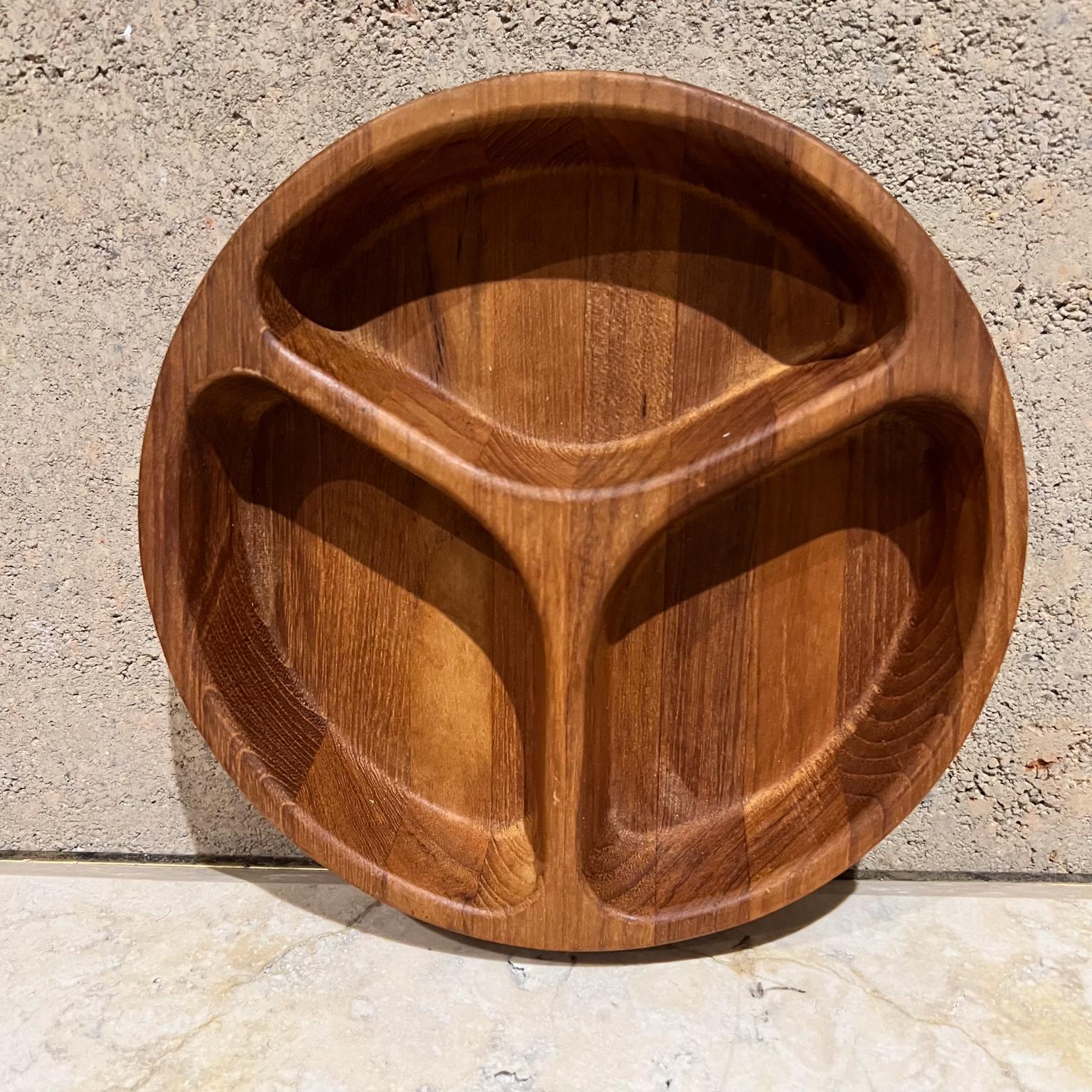 1960s Dansk International Partitioned Teak Snack Tray Malaysia In Good Condition For Sale In Chula Vista, CA
