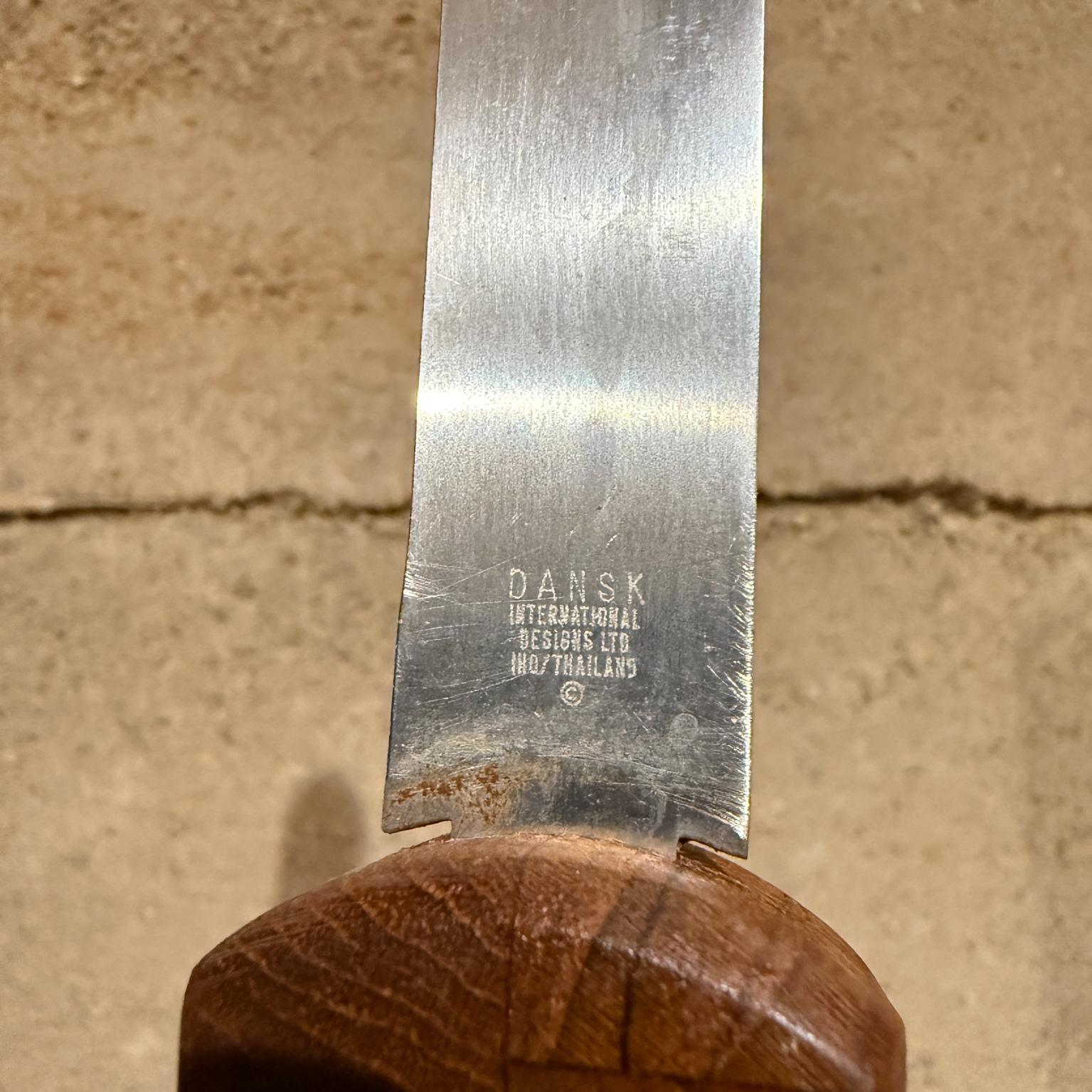 Dansk Teakholz Käsebrett + Messer Jens Quistgaard, 1960er Jahre (Mitte des 20. Jahrhunderts) im Angebot
