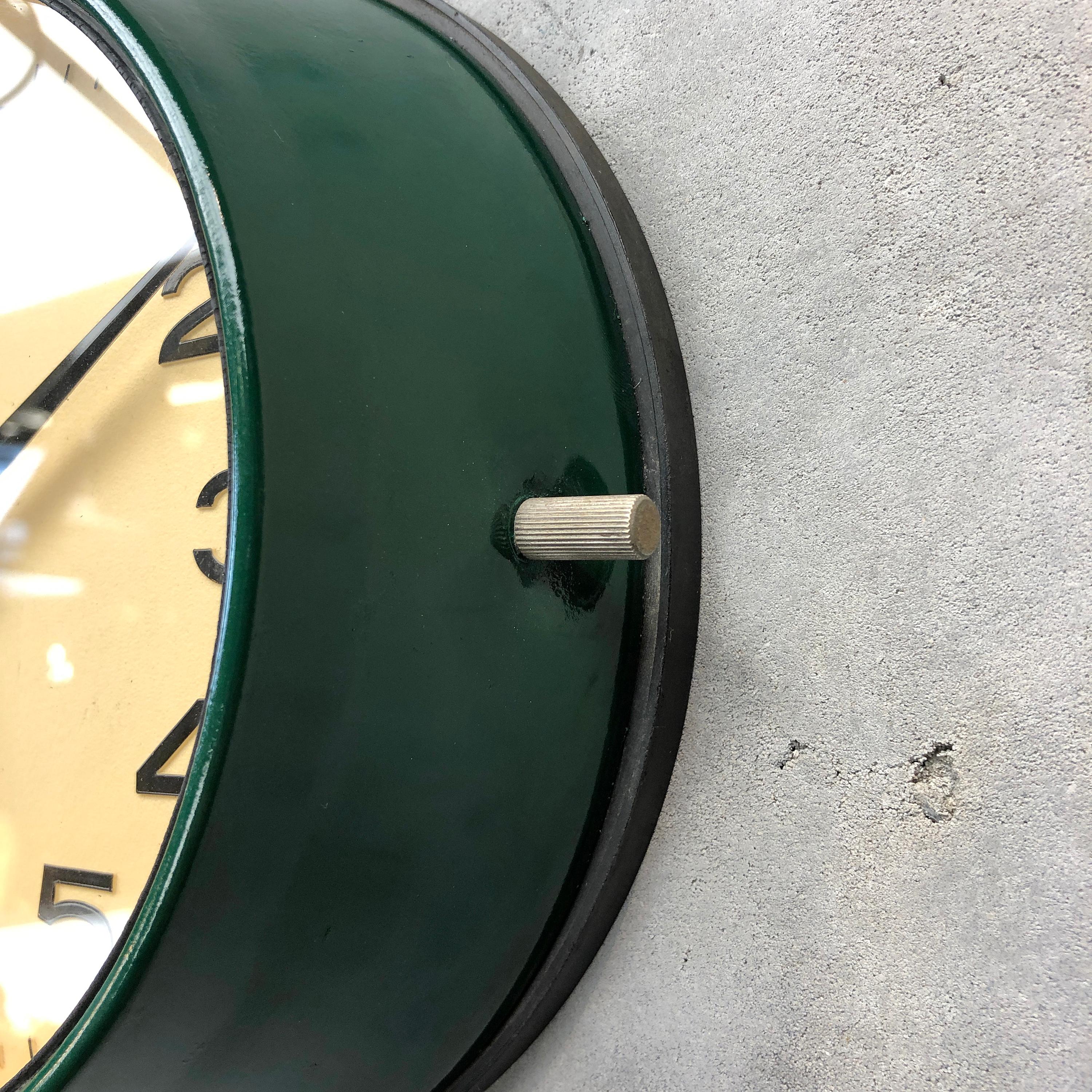1960s Dark Green Retro Seiko Vintage Industrial Antique Steel Quartz Wall Clock In Excellent Condition In Leicester, Leicestershire
