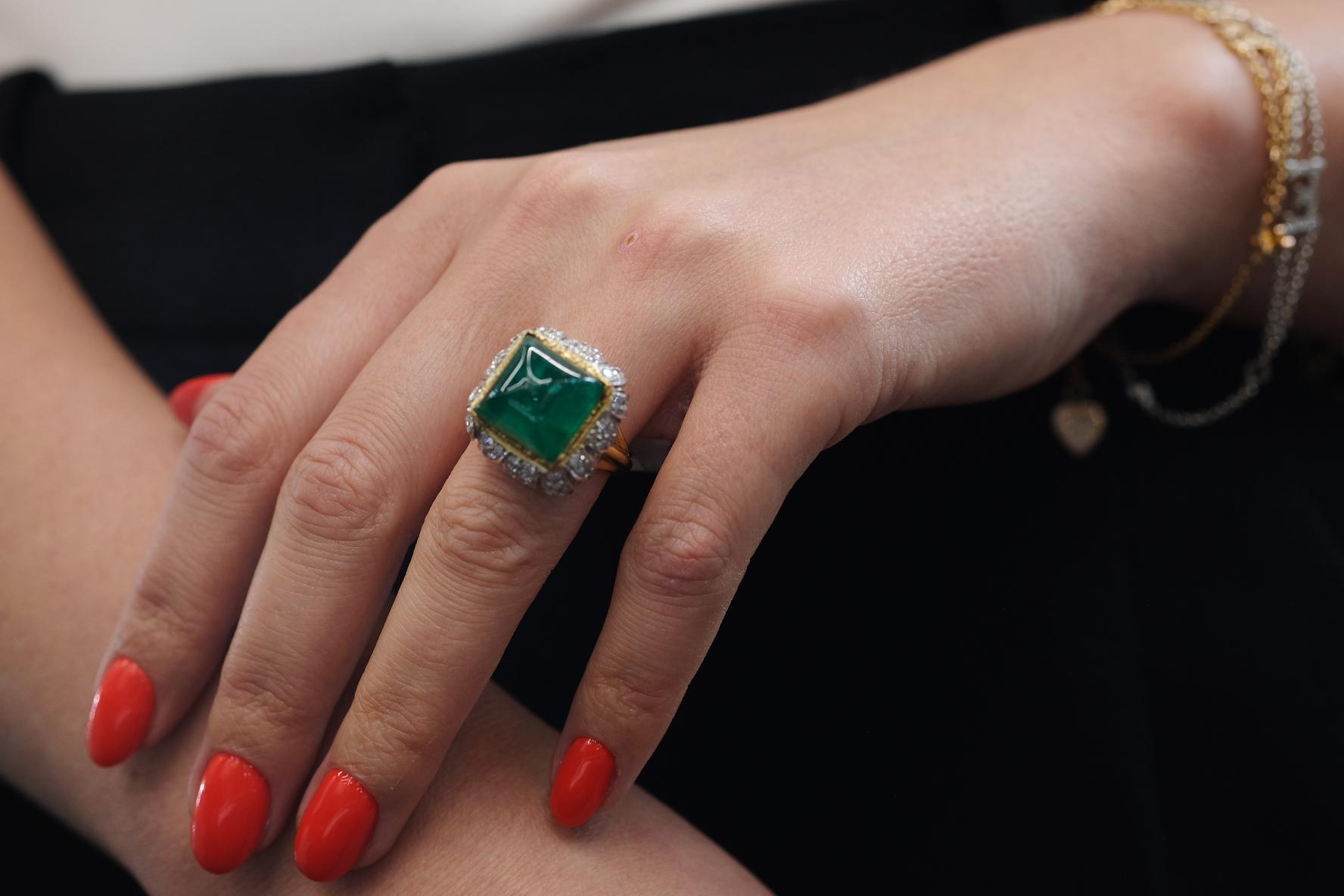 1960s David Webb Sugarloaf Cut Green Emerald and Diamond Vintage Ring For Sale 3