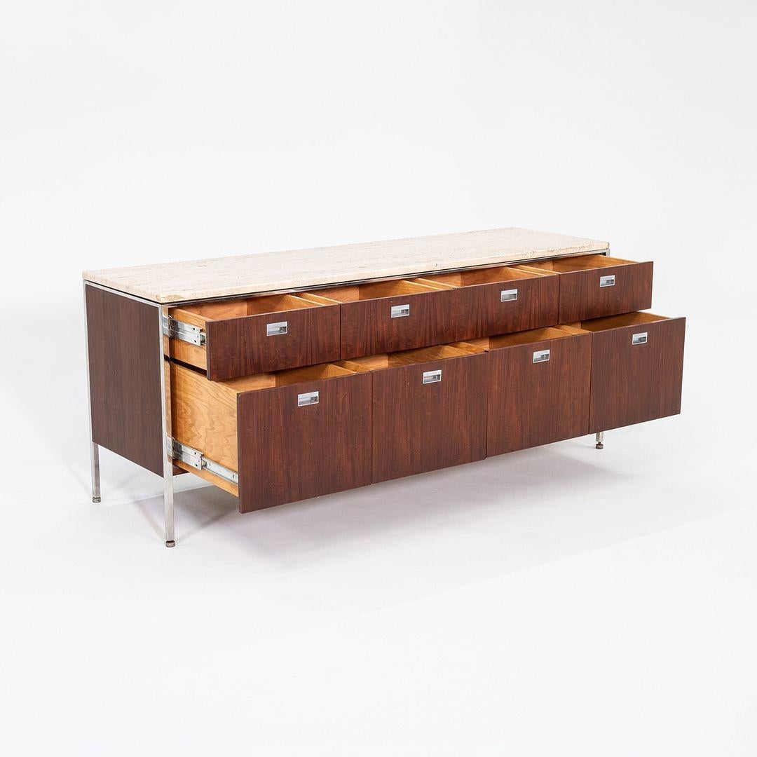 1960s Davis Allen and Gordon Bunshaft for SOM Crédence/armoire de 66 pouces en noyer Bon état - En vente à Philadelphia, PA