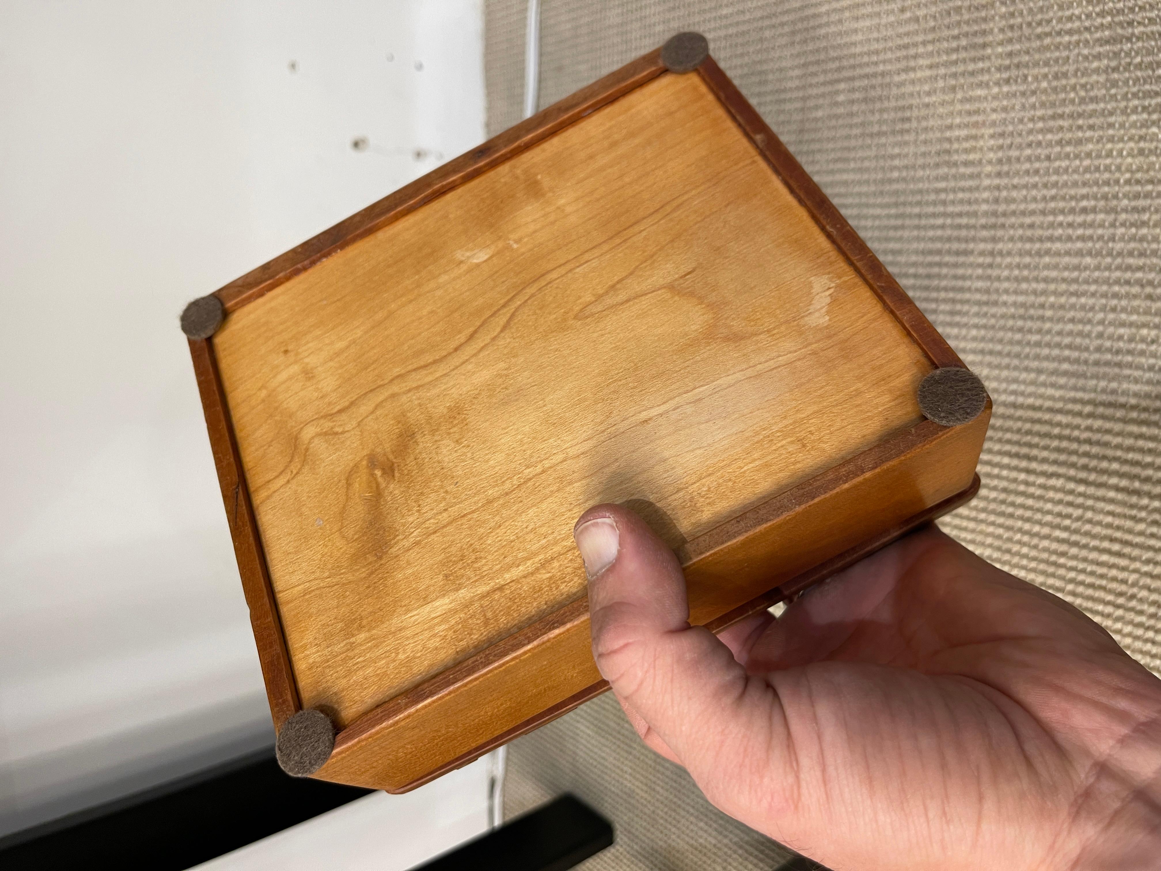 1960's Decorative Crafts Caja de madera Madera frutal en venta