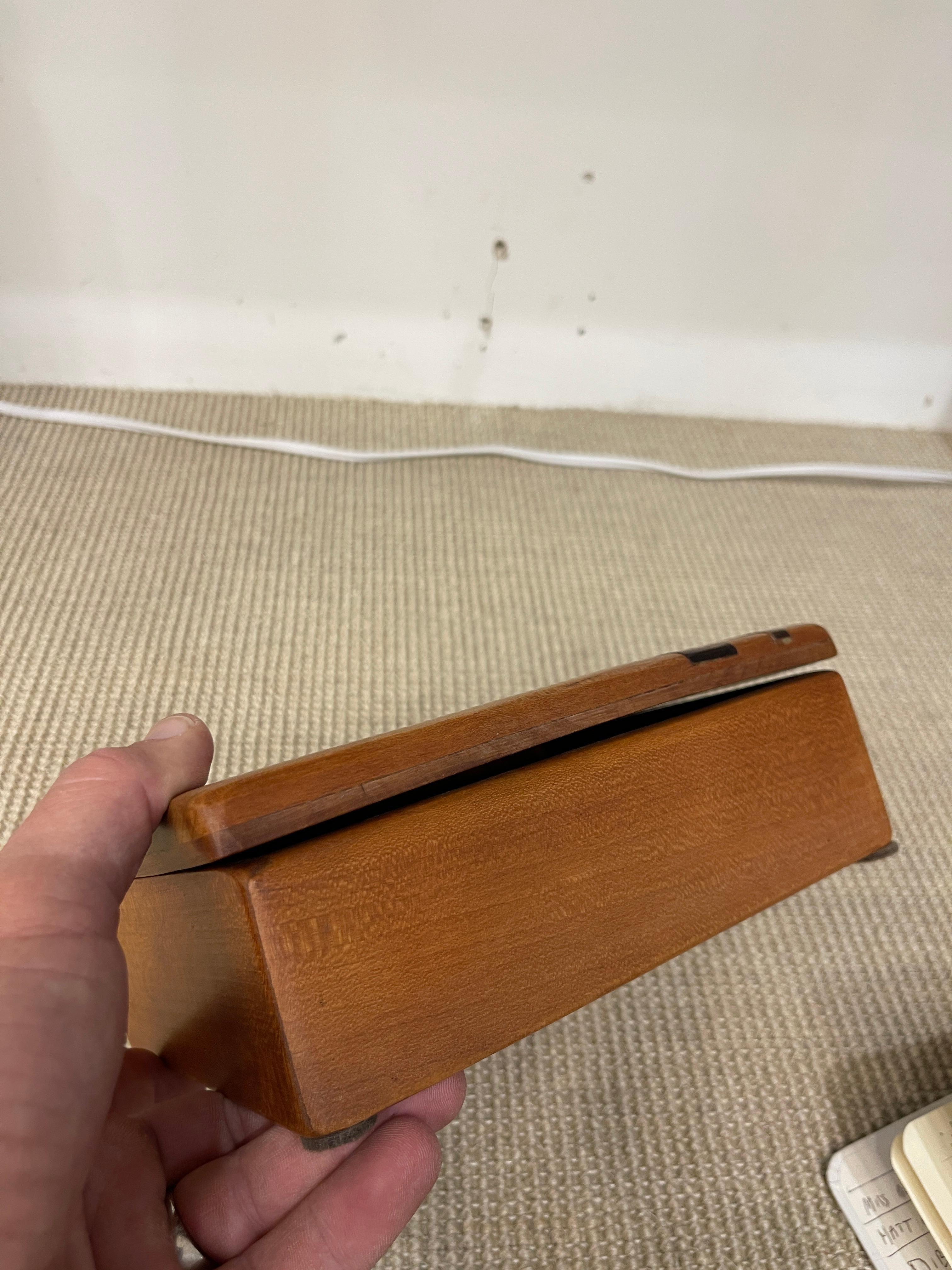 1960's Decorative Crafts Caja de madera en venta 1