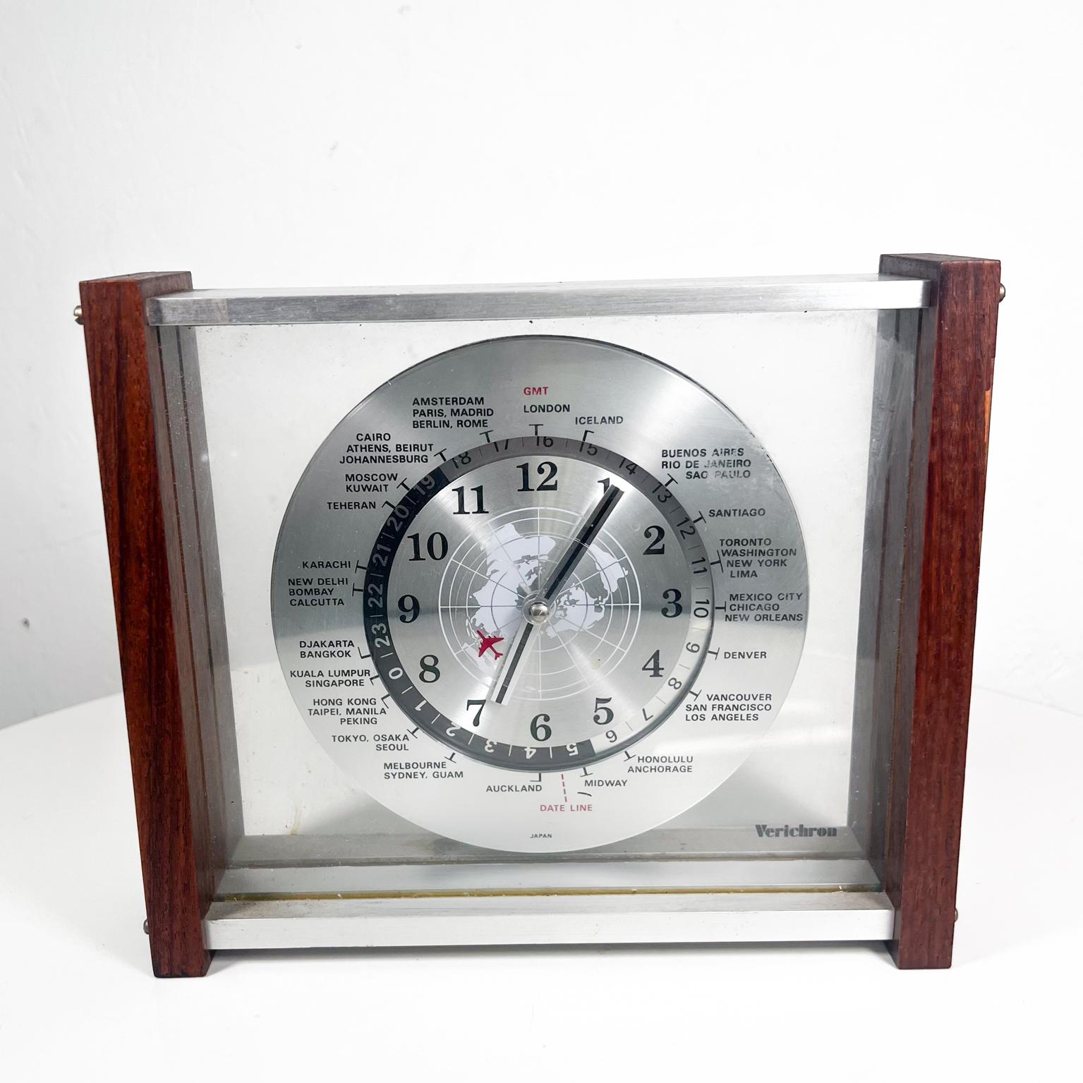1960s Modern International Table CLOCK Verichron nonworking
Decorative Clock by Verichron
produced by Harris & Mallow Clock Company New Jersey
9.5 w x 3.13 d x 7.88 h
Tested, not working may need a new movement.
Original Unrestored vintage