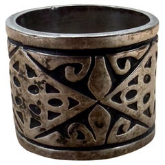 Anillo decorativo con banda de plata de los años 60