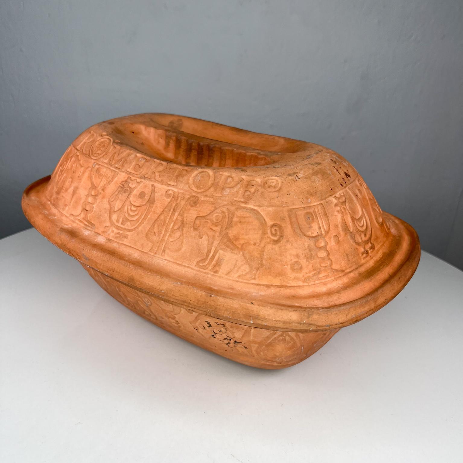 1960s Vintage Natural Terracotta Lidded Clay Baker Casserole 111 Romertopf W Germany
Marked Bay-Keramik W. Germany 111.
Preowned vintage condition, used, stains present.
6 h x 13.38 w x 9.88 d
West Germany
See images provided.