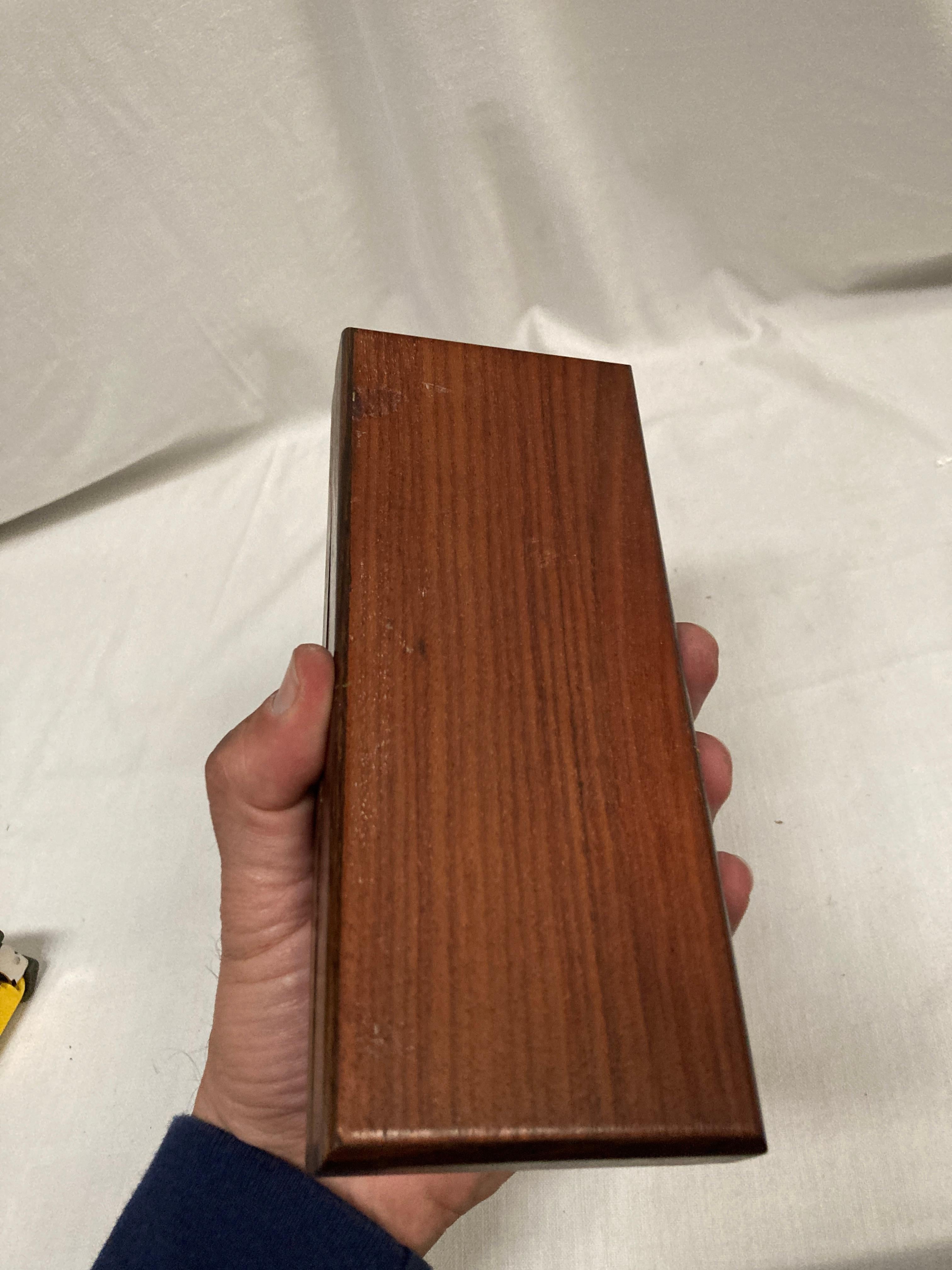 Caja decorativa de madera y plata de los años 60 en venta 2